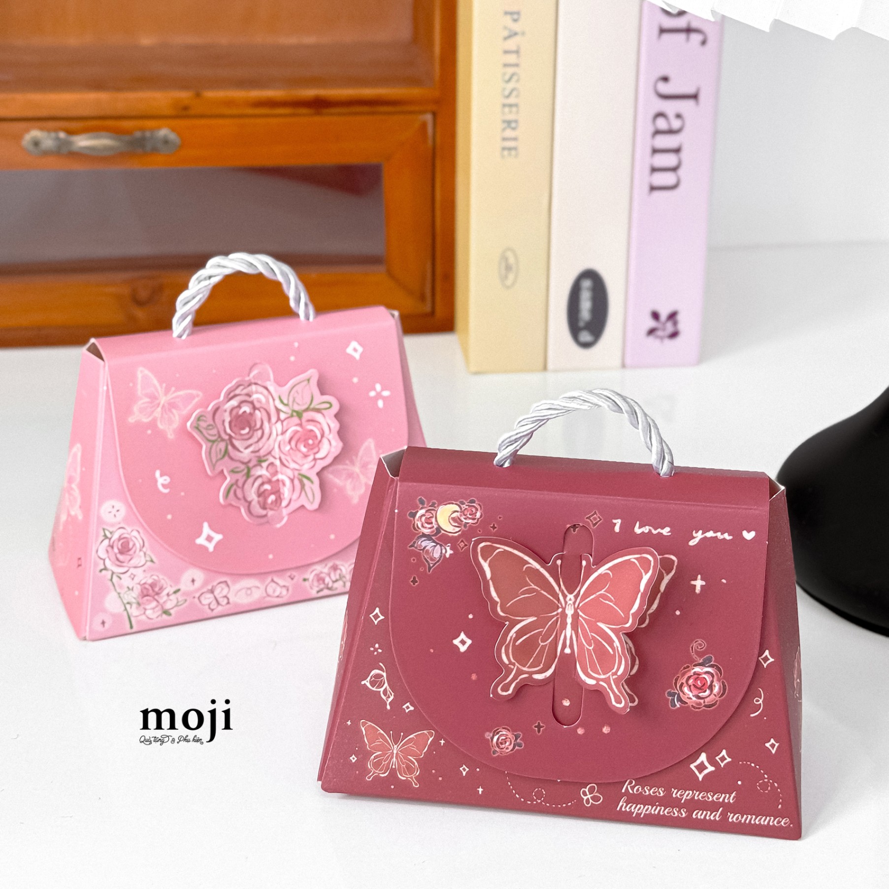 Hộp quà giấy gấp có quai Butterfly rose flower happiness and romance 6x8x12