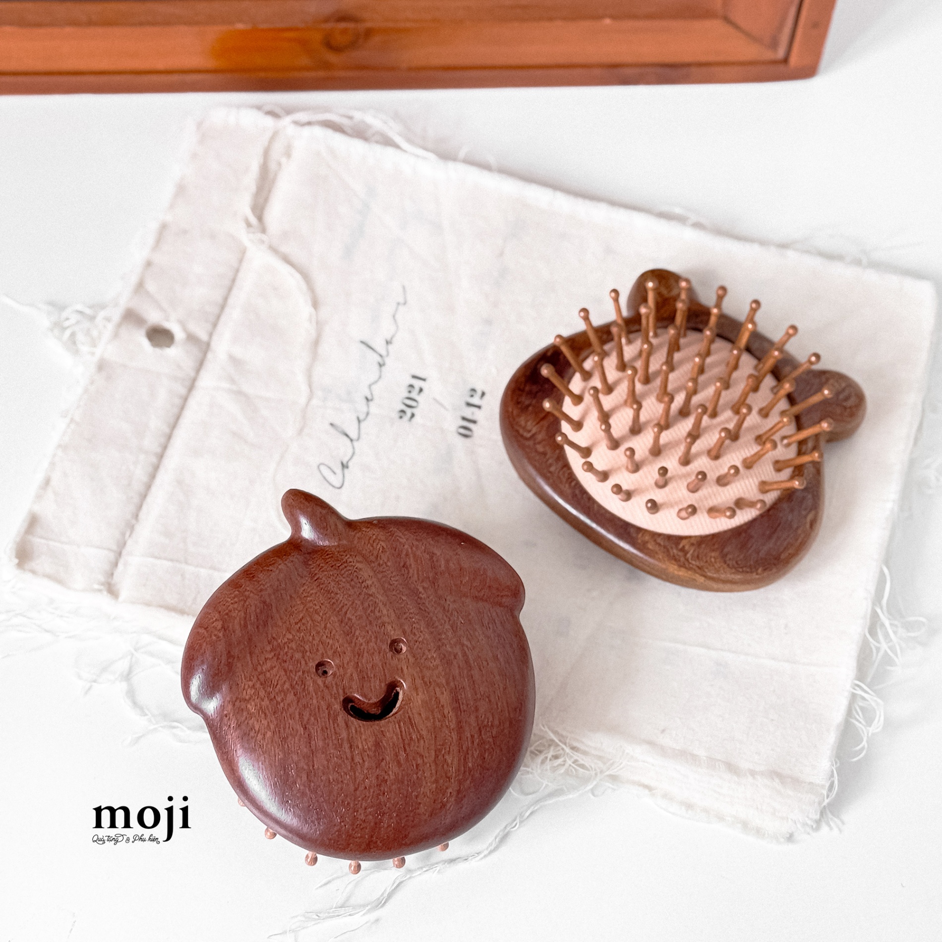 Lược gỗ mát xa Cute dog happy face