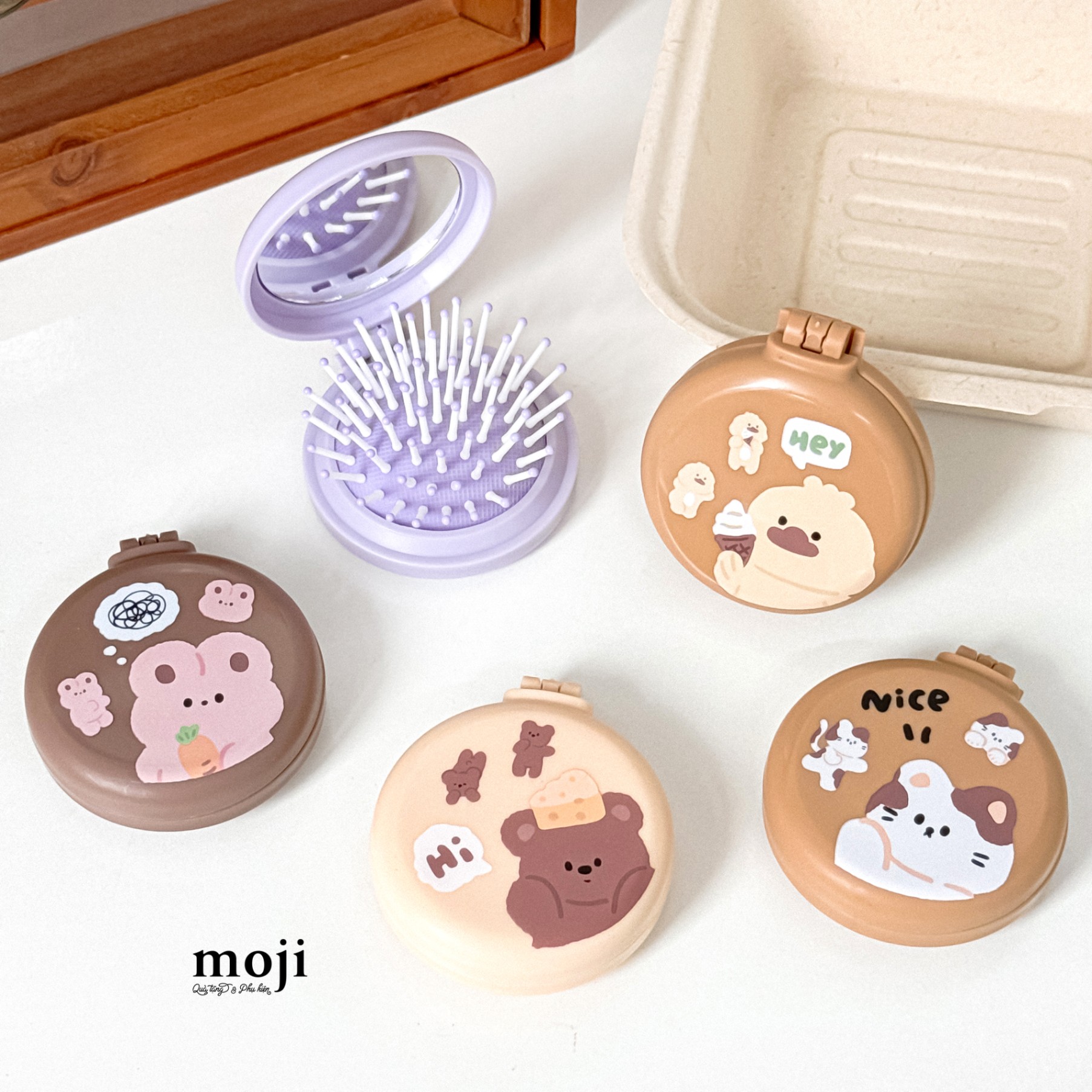 Lược đệm mát xa kèm gương Cute animal ngó đầu nền màu