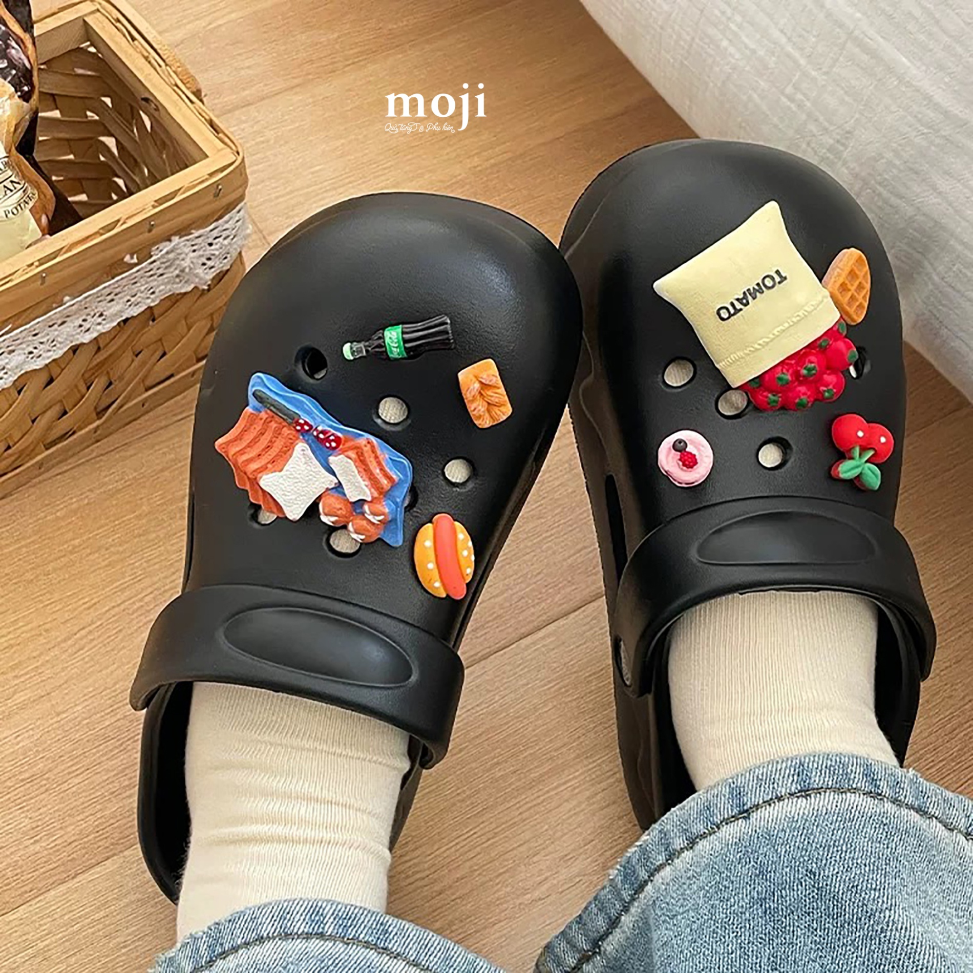 Dép crocs Bread tomato tặng kèm 2 jibbitz