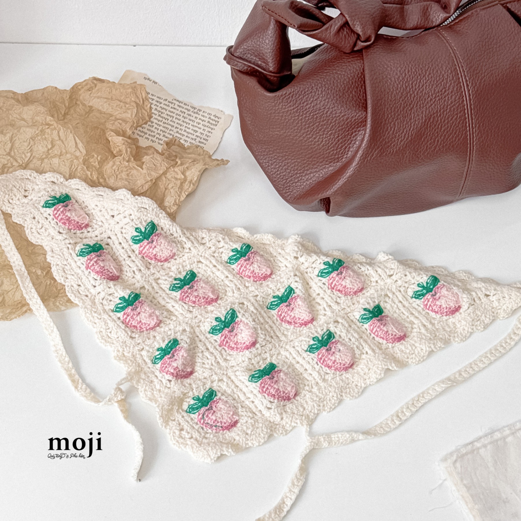 Khăn bandana móc len Fruit strawberry quả dâu hồng trong ô vuông 24x46