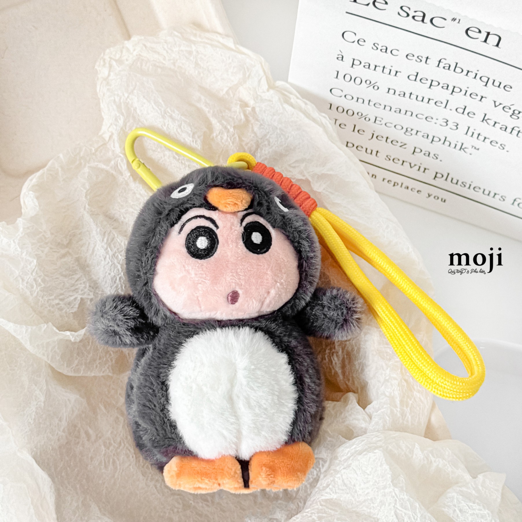 Móc khóa nhồi bông Shinchan cosplay penguin chim cánh cụt đứng