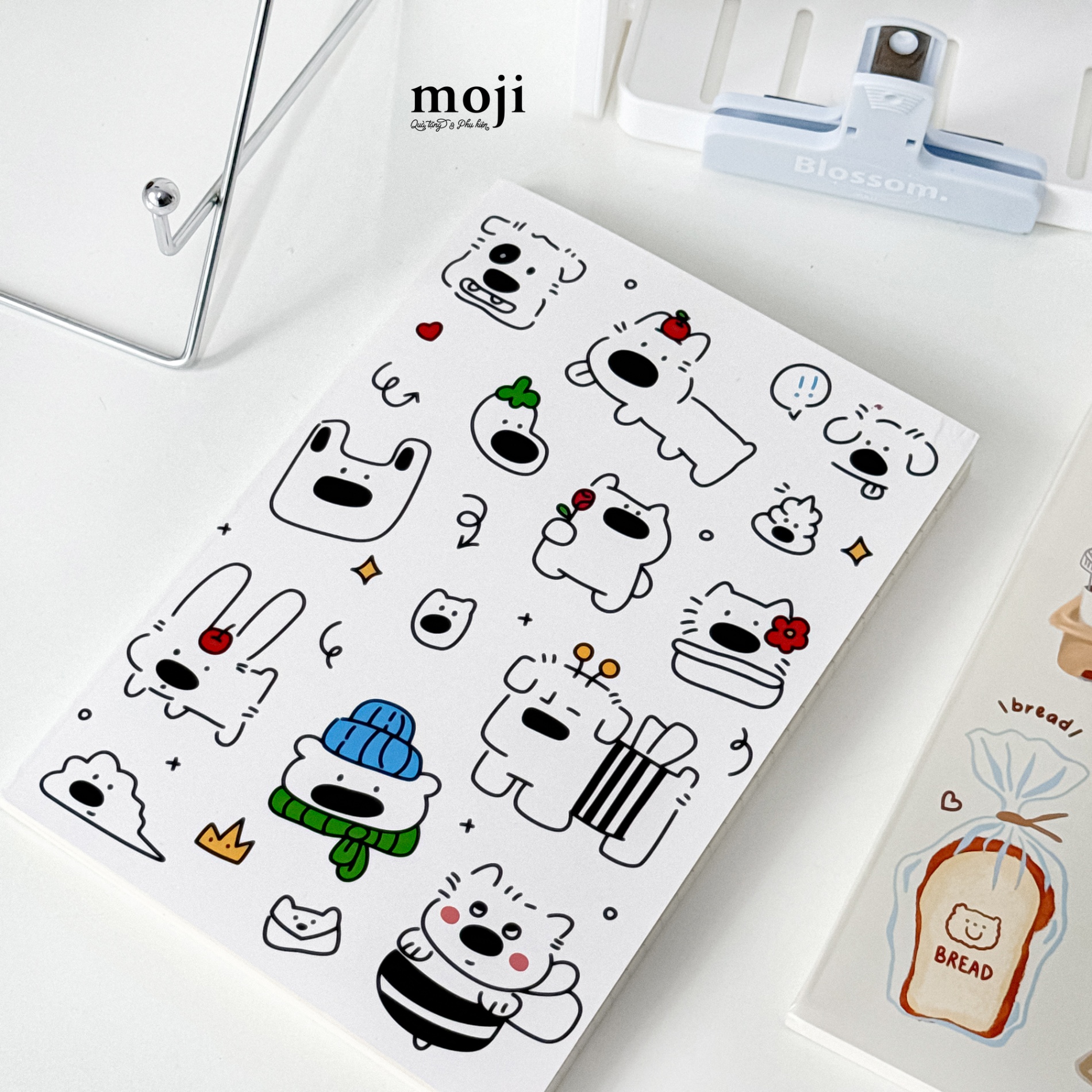 Sổ vở MZHS Activities dog mũi to viền đen 17x24 200 trang