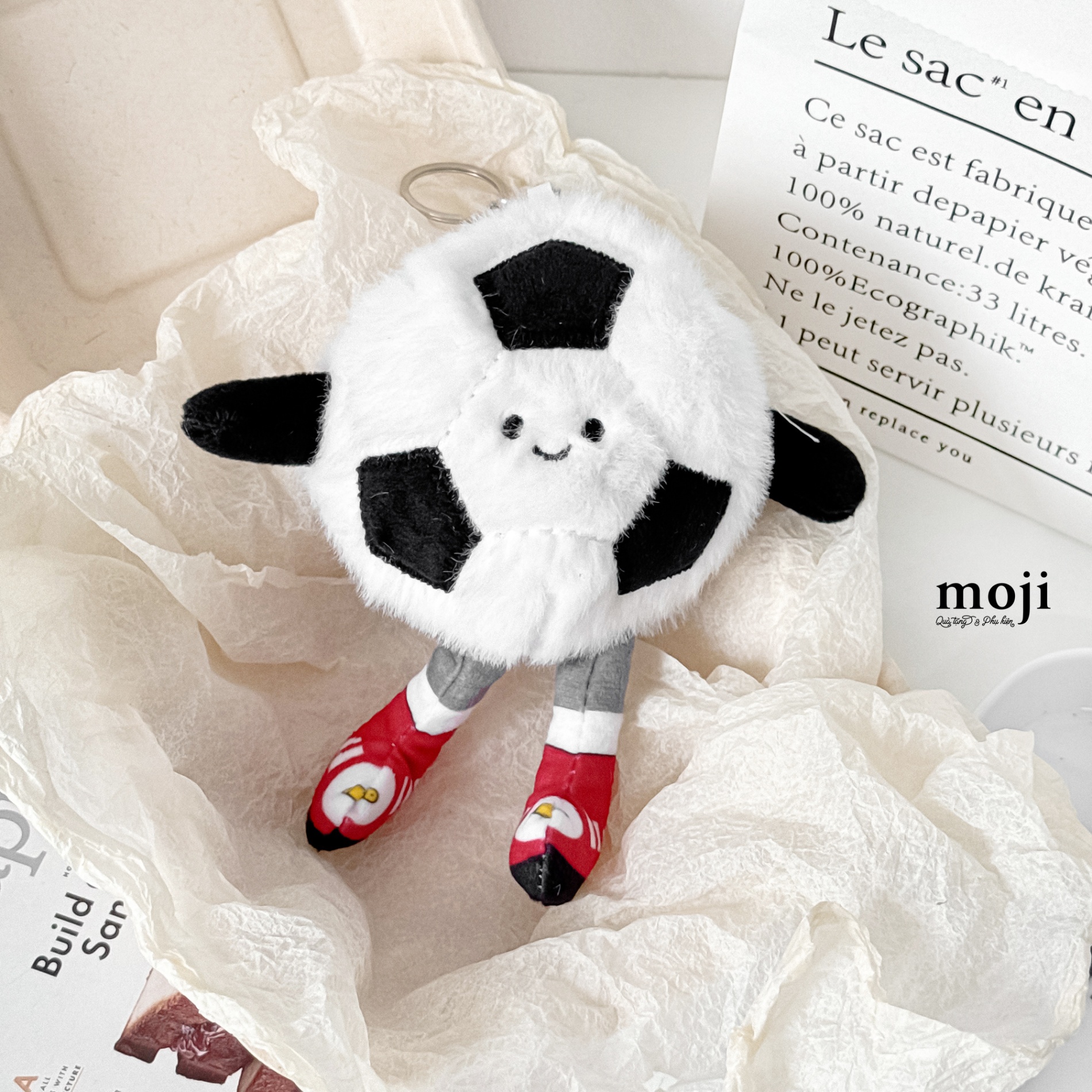 Móc khóa nhồi bông Sport football quả bóng đá chân dài