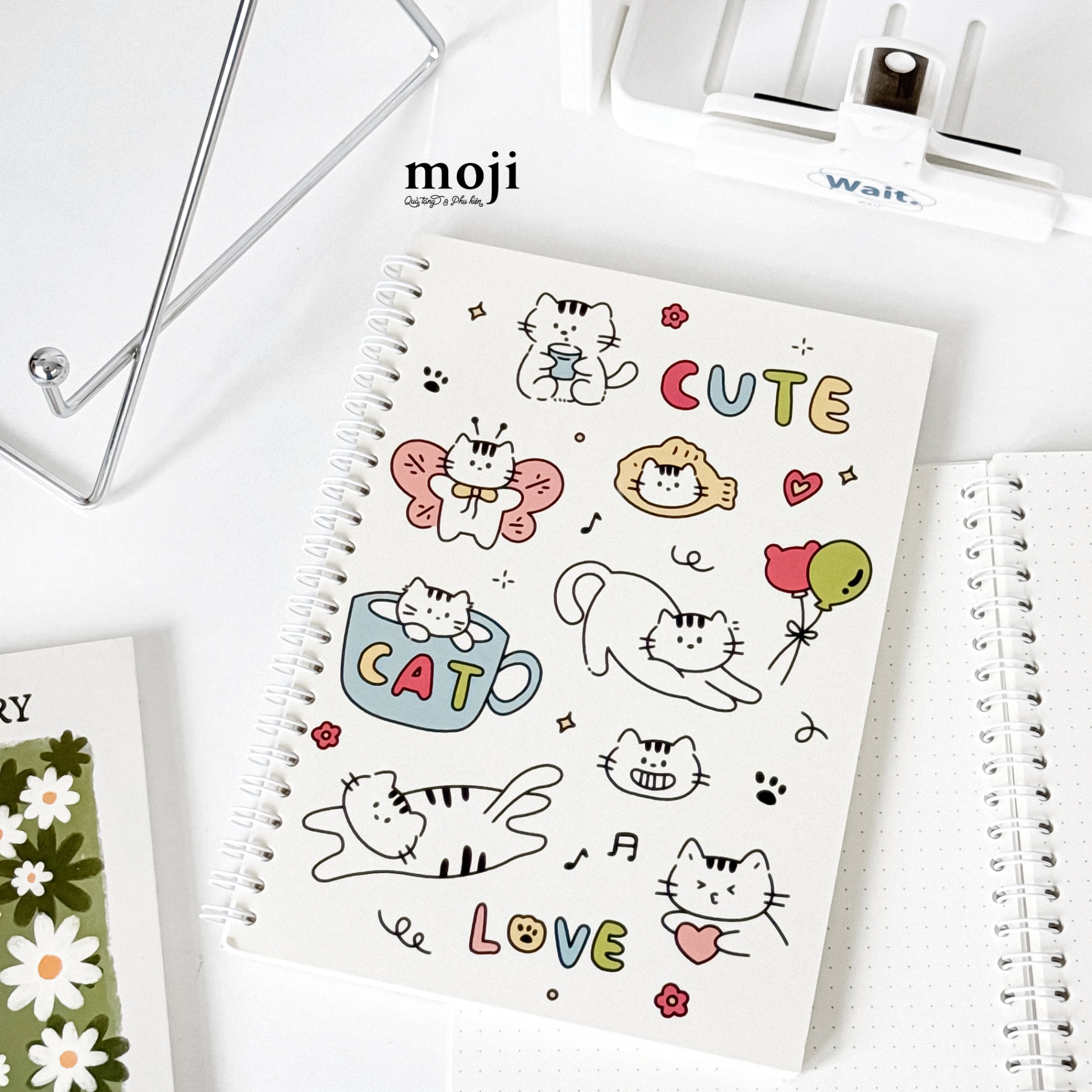 Sổ vở lò xo MZ A5 Cute cat love activities viền đen 120 trang