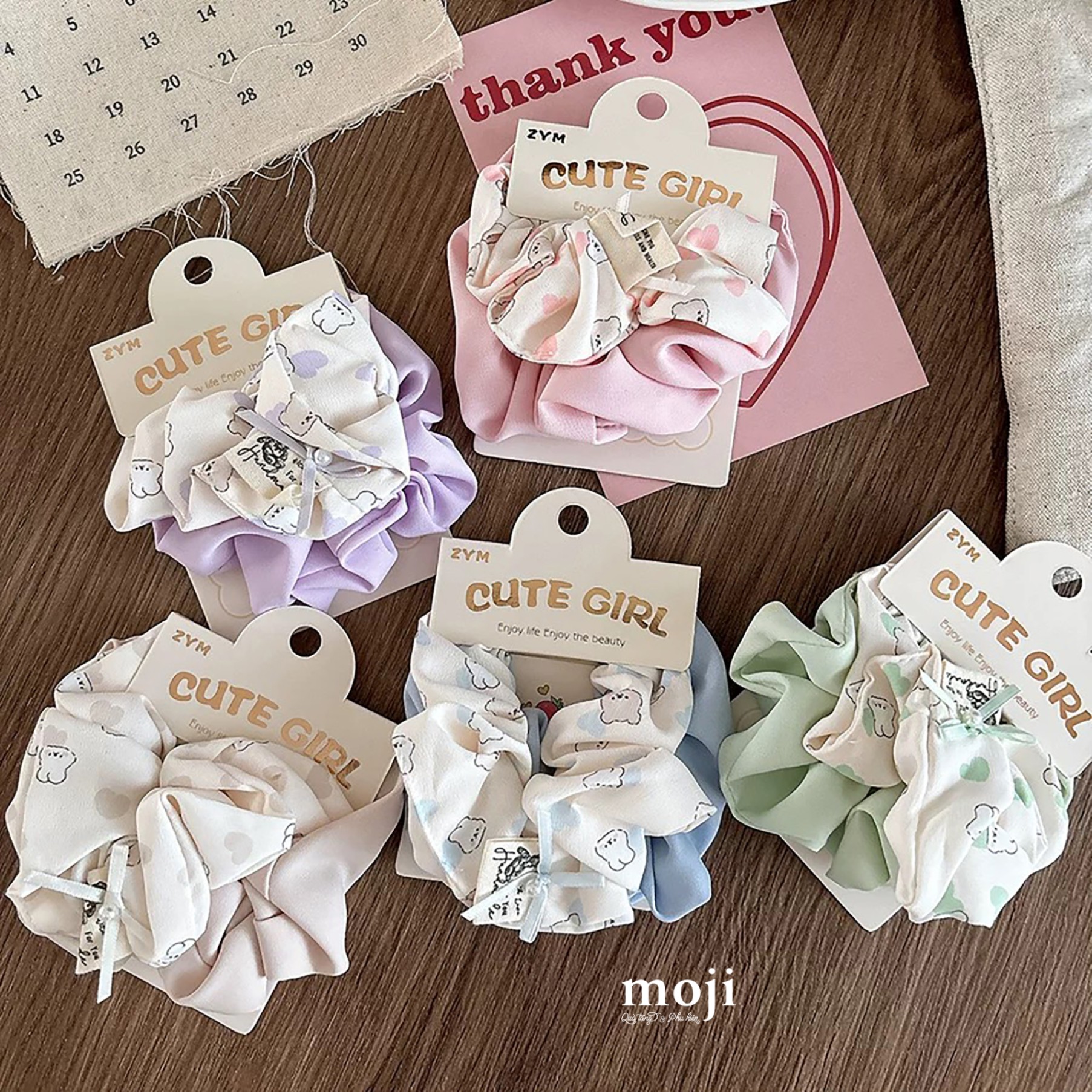Buộc tóc scrunchies Baby bear heart nơ ngọc trai set2