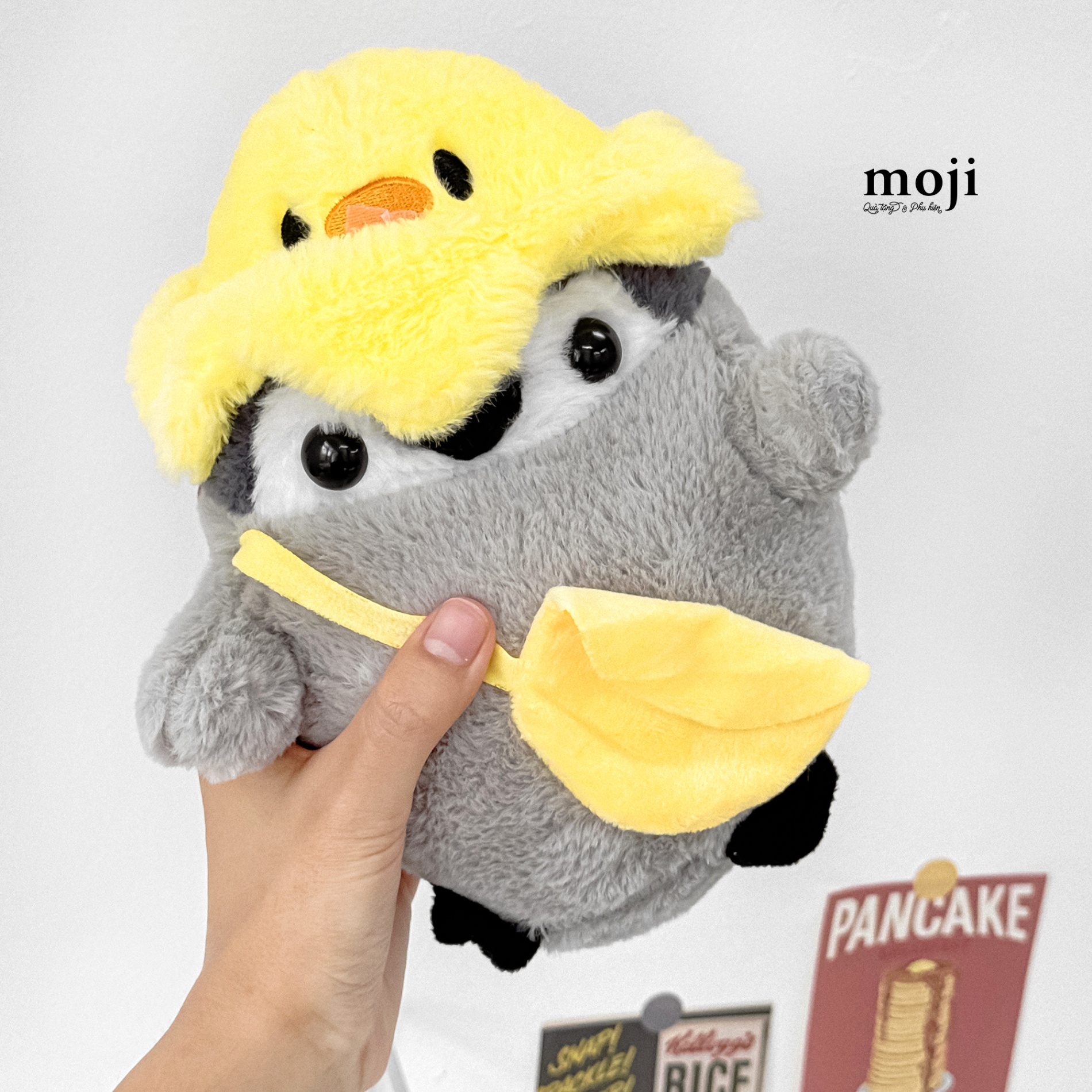 Gấu bông MS Penguin chim cánh cụt đội mũ gà đeo túi 20cm