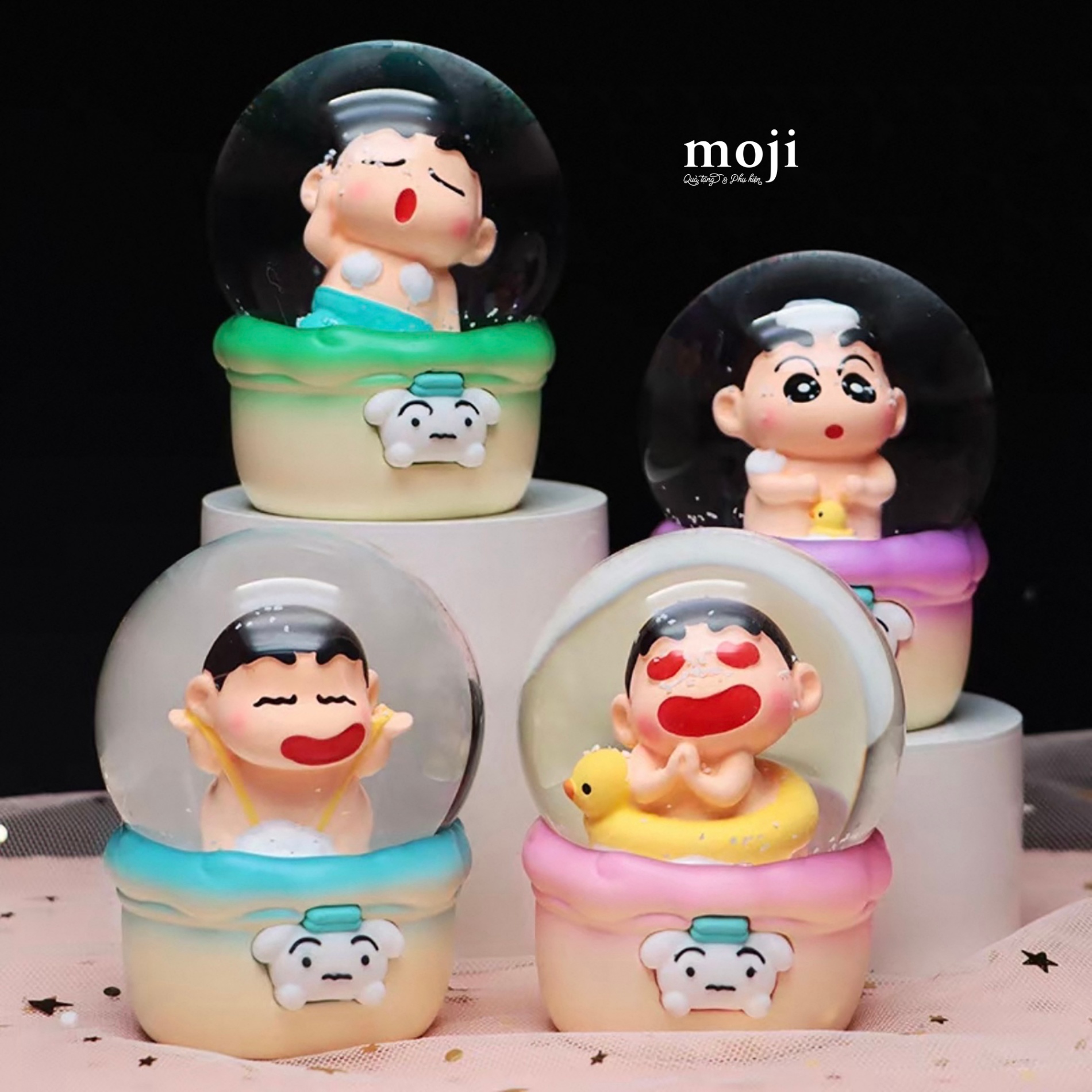Quả cầu tuyết Shinchan tắm có đèn 5x7