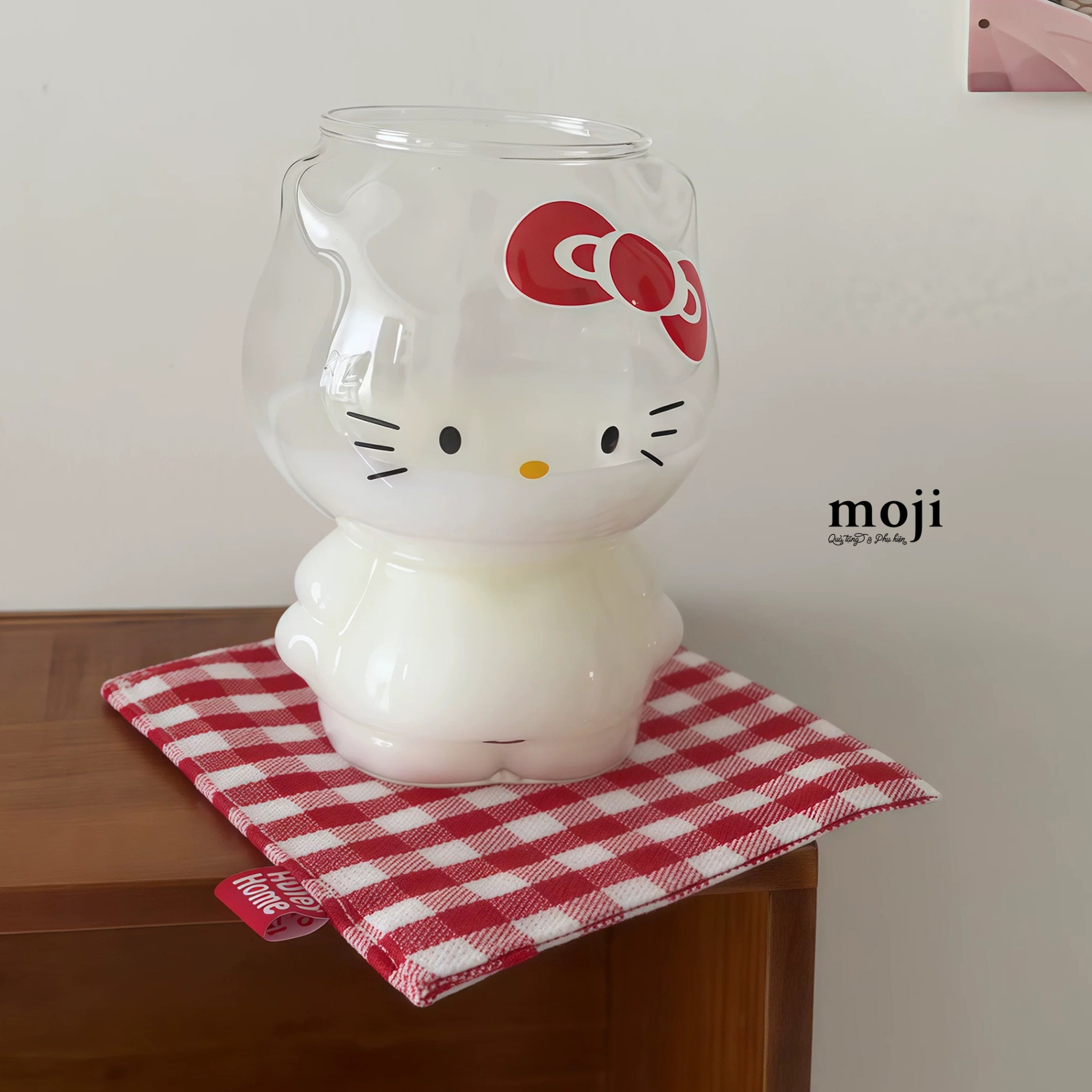 Ly cốc thuỷ tinh Sanrio family Hello Kitty đứng cắt hình 300ml