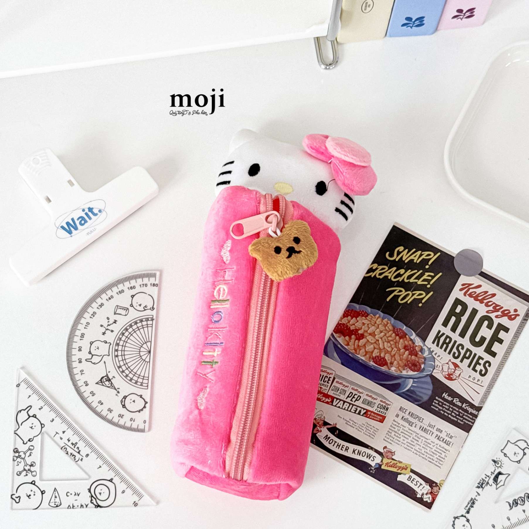 Hộp bút MJ gấu bông Sanrio family Hello Kitty thân trụ 9x21