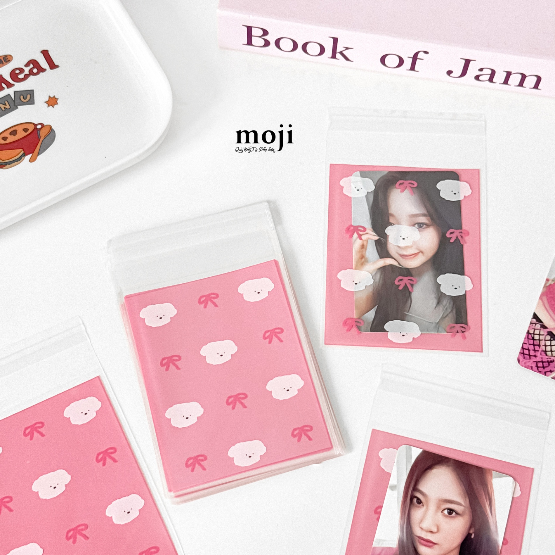 Sleeve đựng card dán Cute dog face nơ nhỏ nền màu 8x10 set50