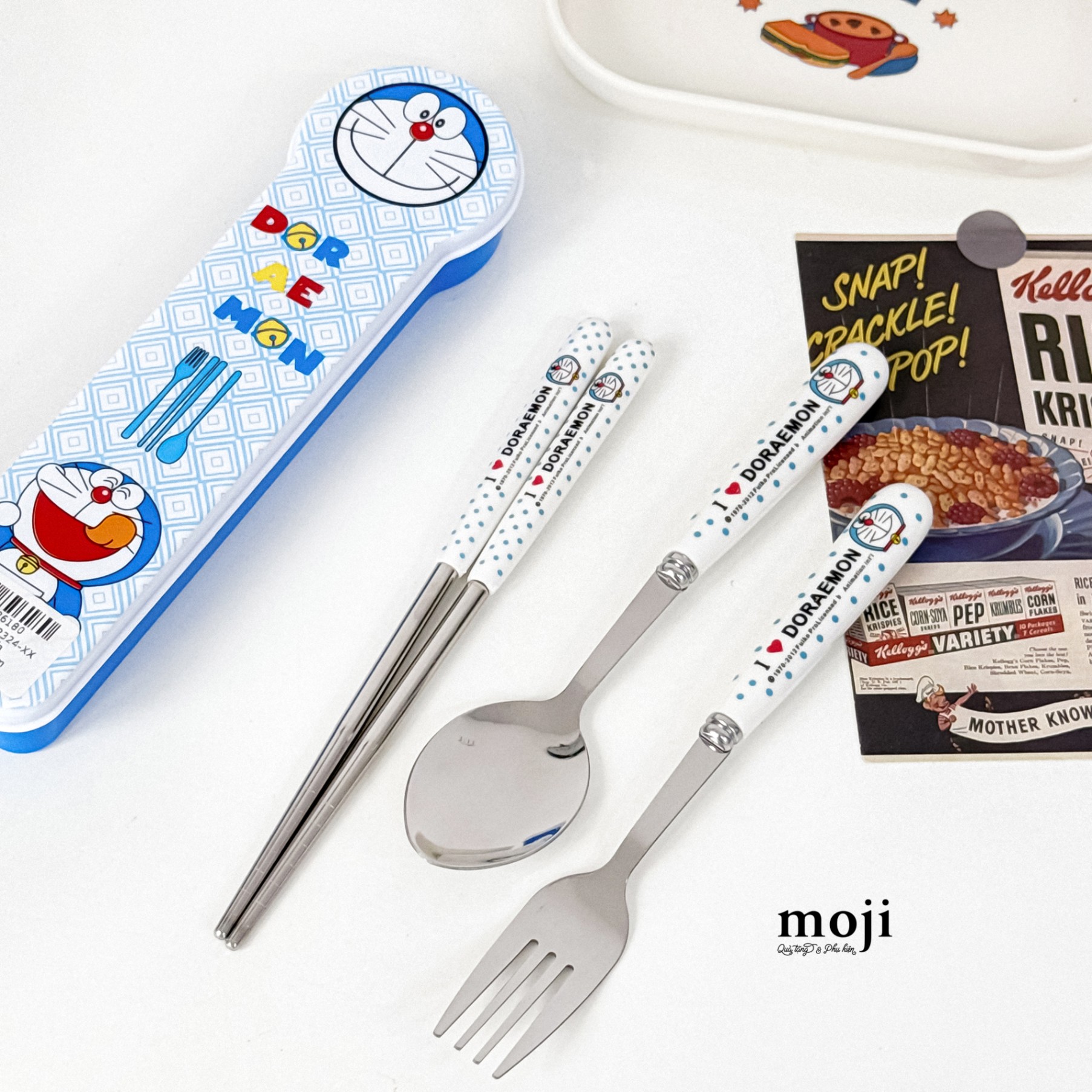 Bộ thìa đũa nĩa kim loại Doraemom Doremon chấm bi