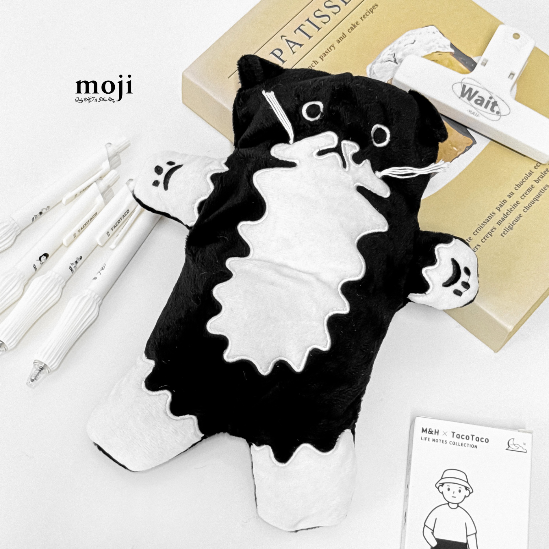 Hộp bút MJ gấu bông Black and white cat mắt tròn đuôi dài 12x23