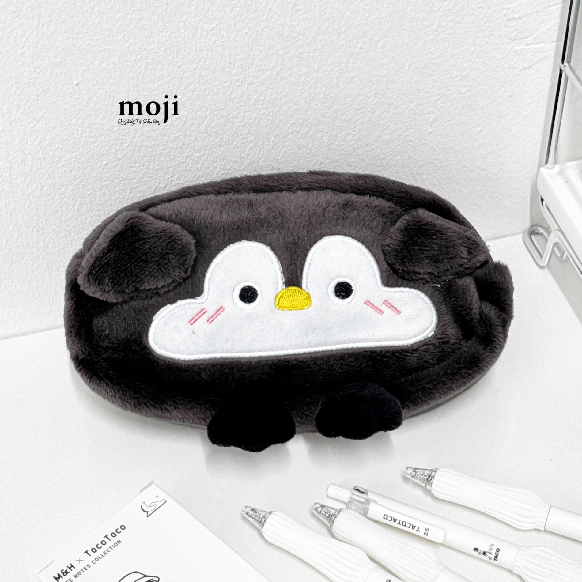 Hộp bút lớn lông xù Penguin chim cánh cụt có tai chân 5x10x18