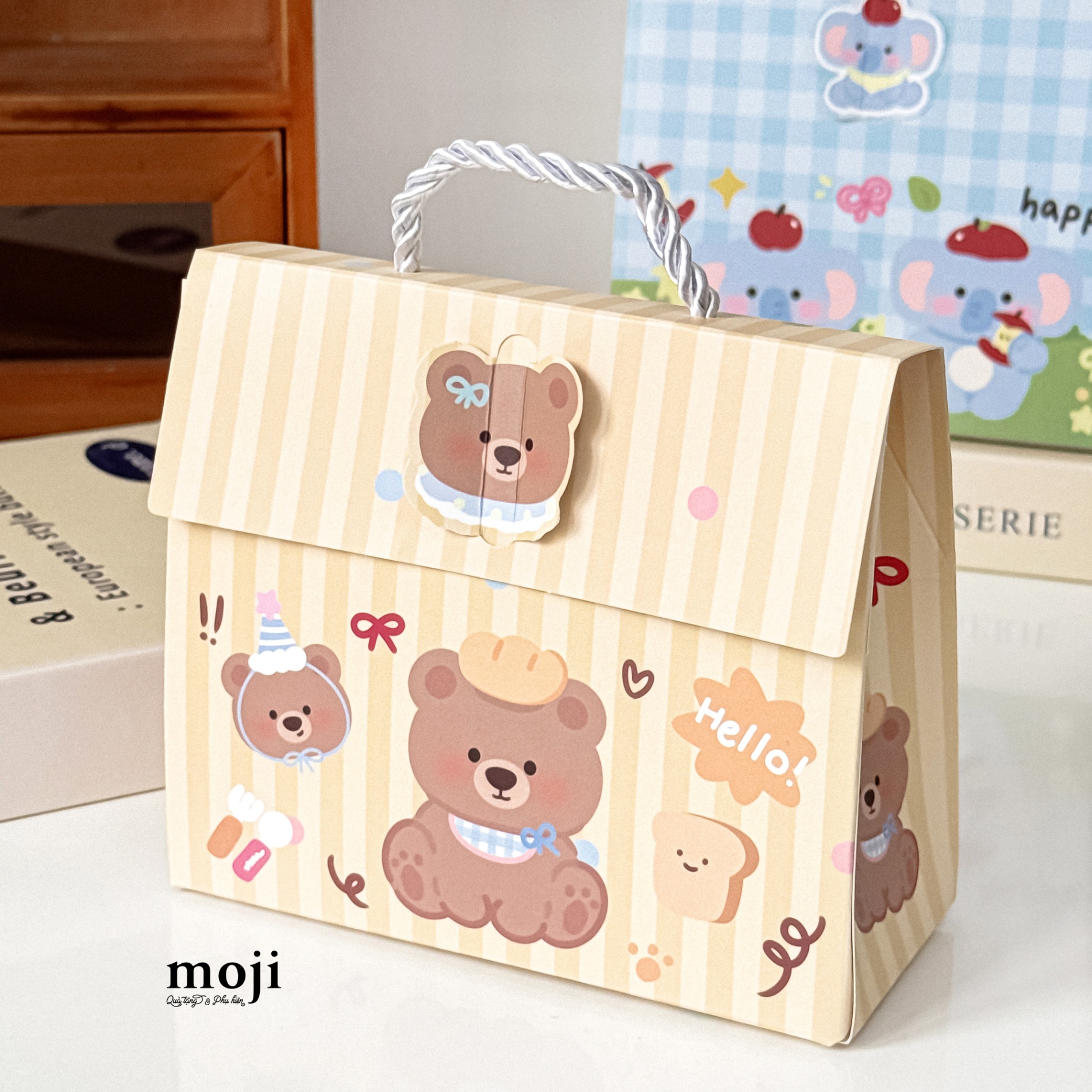 Hộp quà giấy gấp có quai Bag baby bear dog nền kẻ sọc 6x12x14