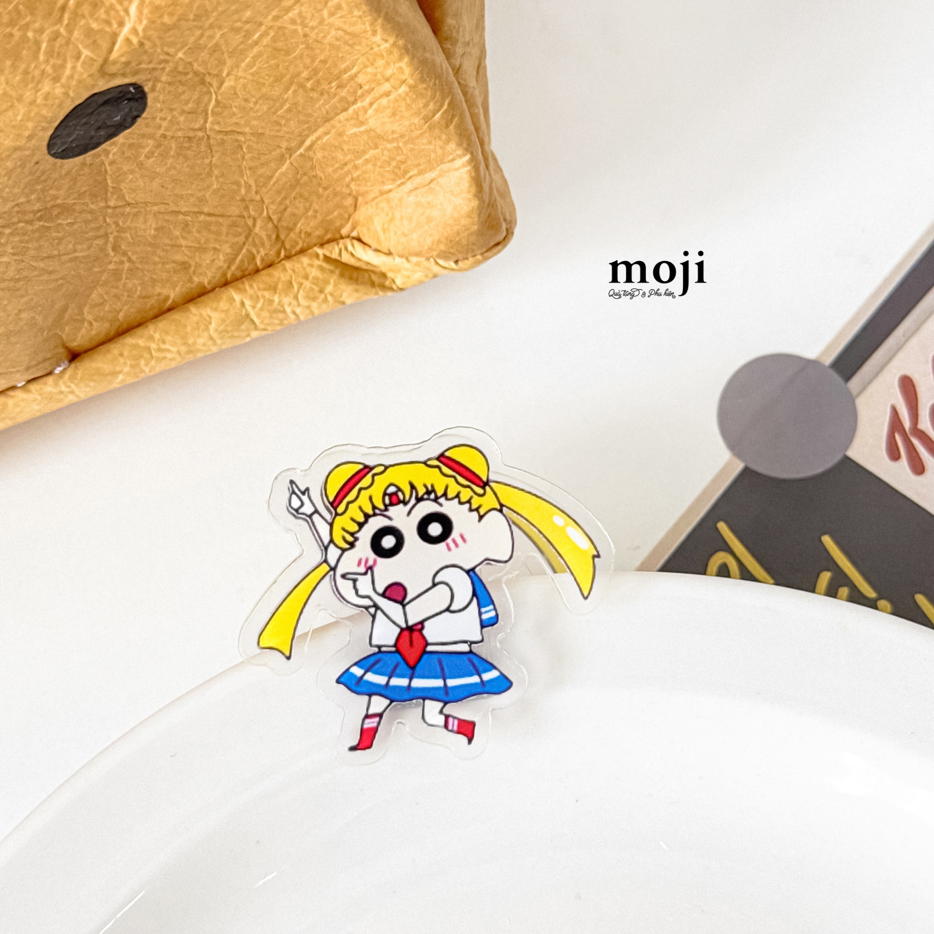 Kẹp tài liệu mini acrylic Shinchan cosplay Sailor Moon