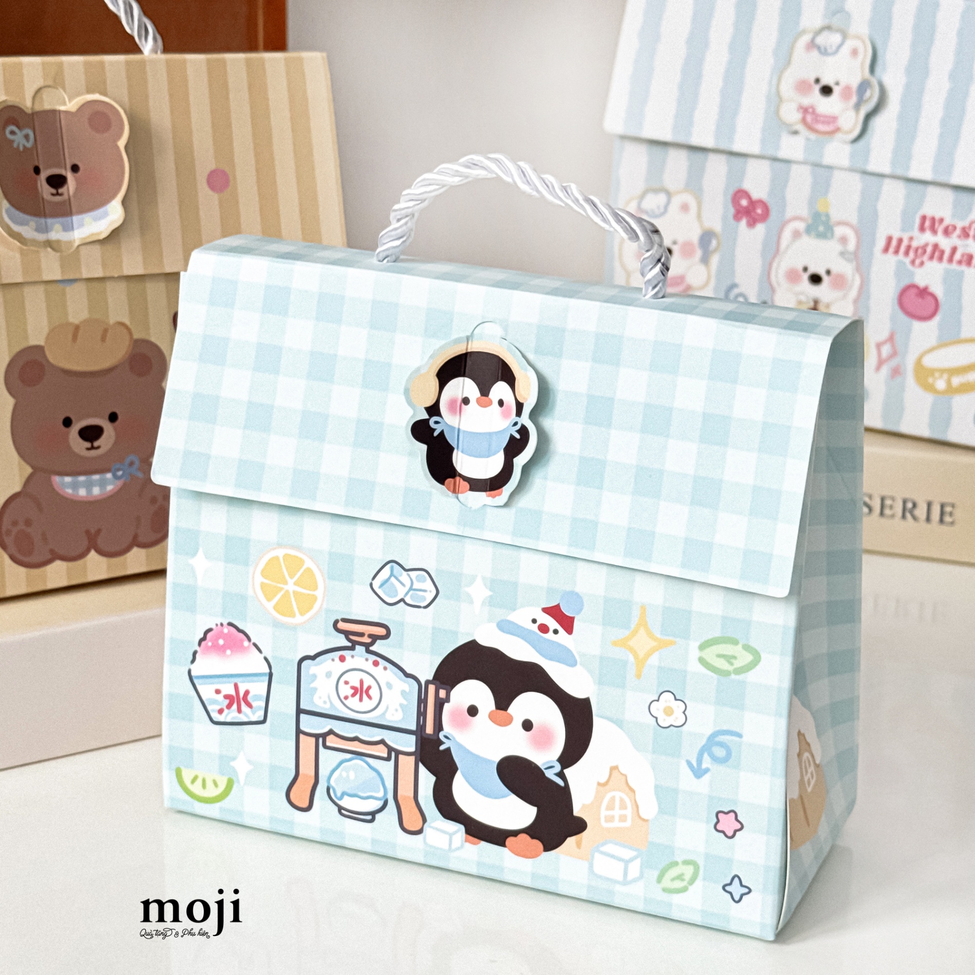 Hộp quà giấy gấp có quai Bag penguin chim cánh cụt đá bào nền kẻ ô 6x12x14
