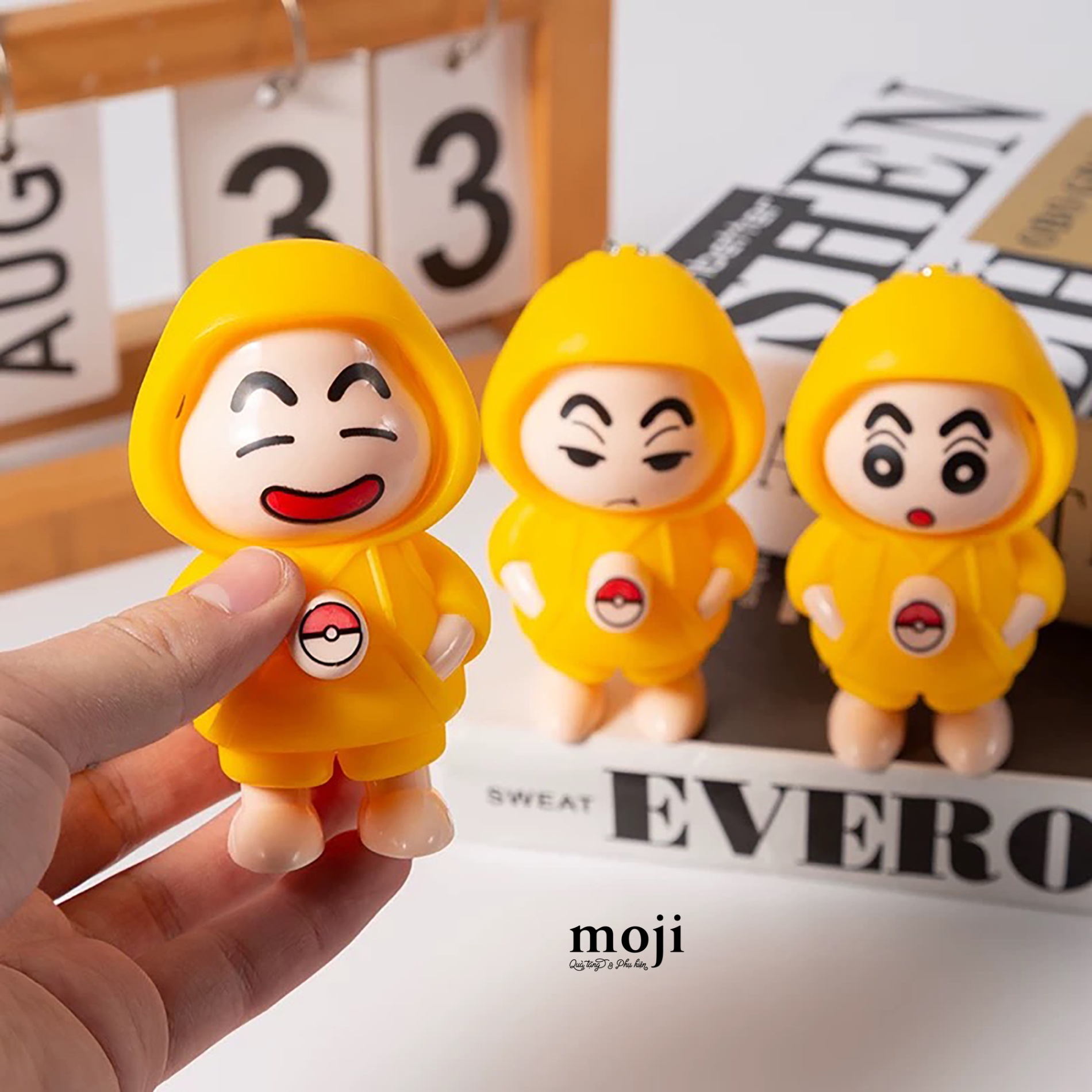 Móc khóa đồ chơi Shinchan raincoat đổi mặt biểu cảm