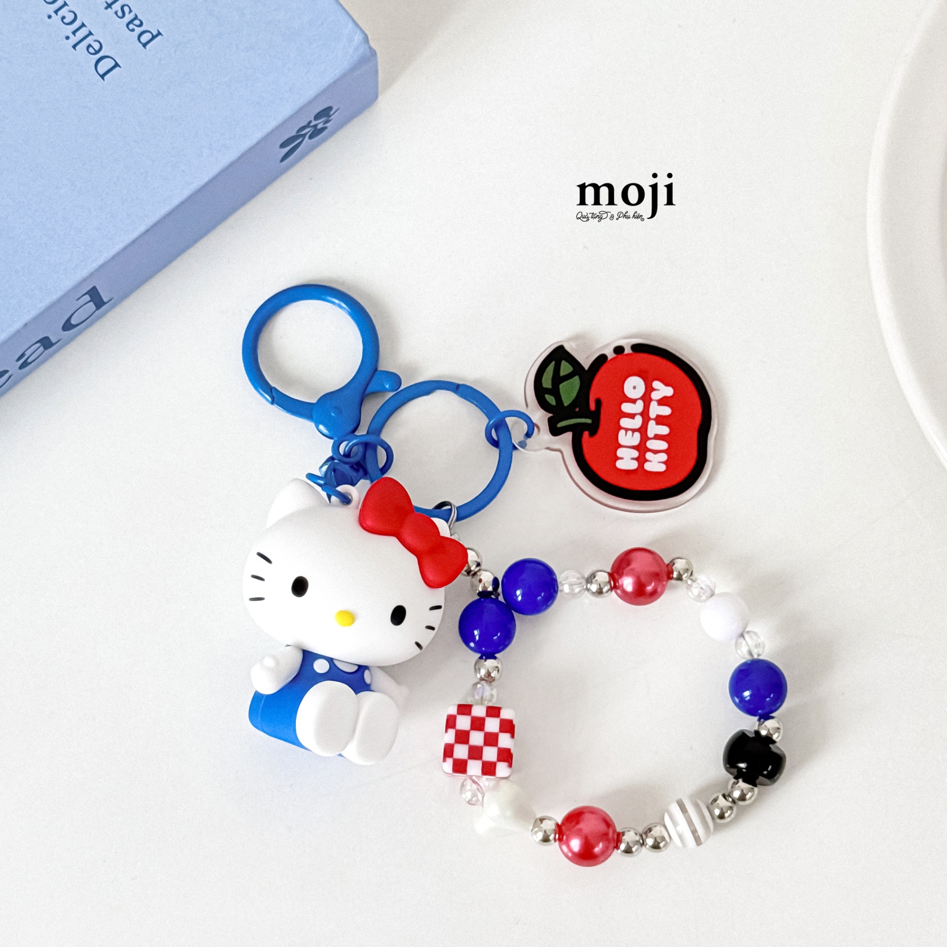 Móc khóa MJ Sanrio family Hello Kitty ngồi khối vuông hạt tròn màu sắc