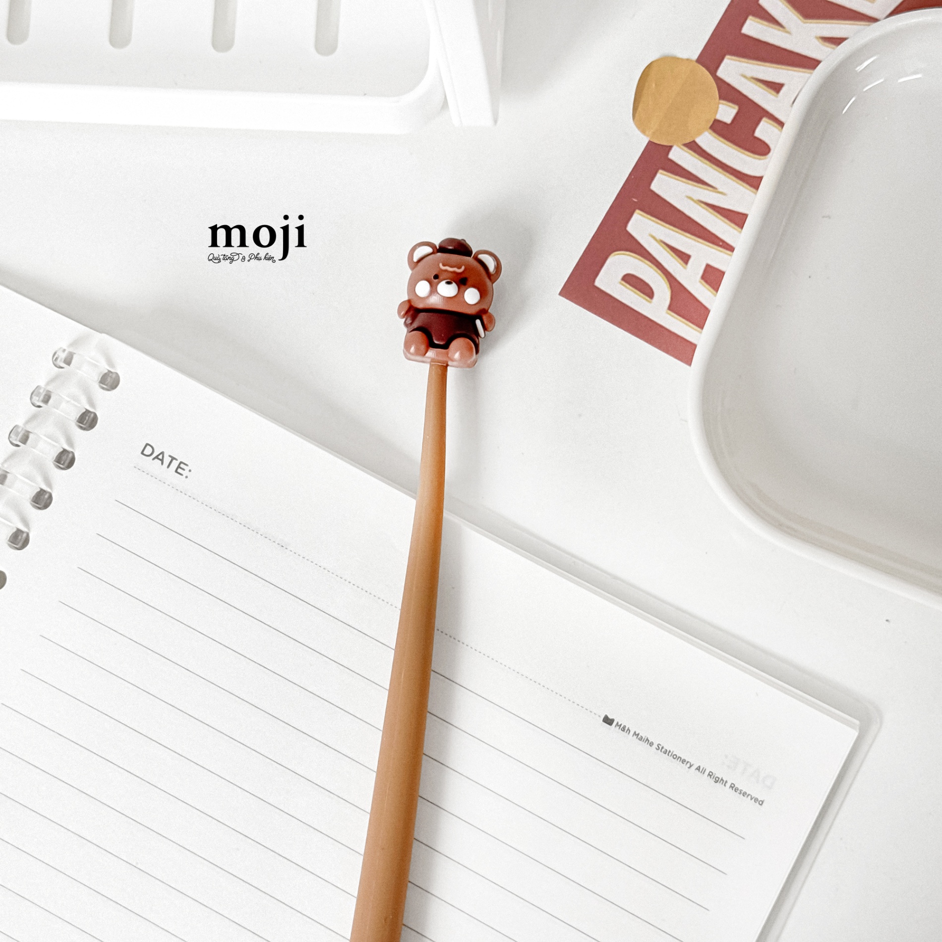 Bút gel mực đen Baby bear đội mũ nồi ngồi