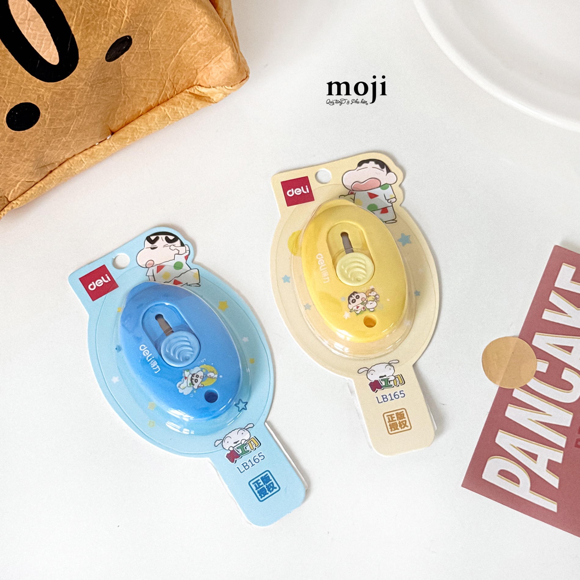 Dụng cụ rọc giấy mini Shinchan playing with friend áo ngủ