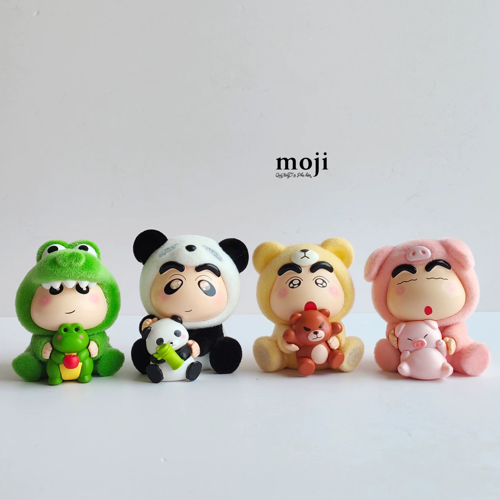 Tượng trưng bày trang trí Shinchan cosplay animal ngồi phủ nhung 7cm