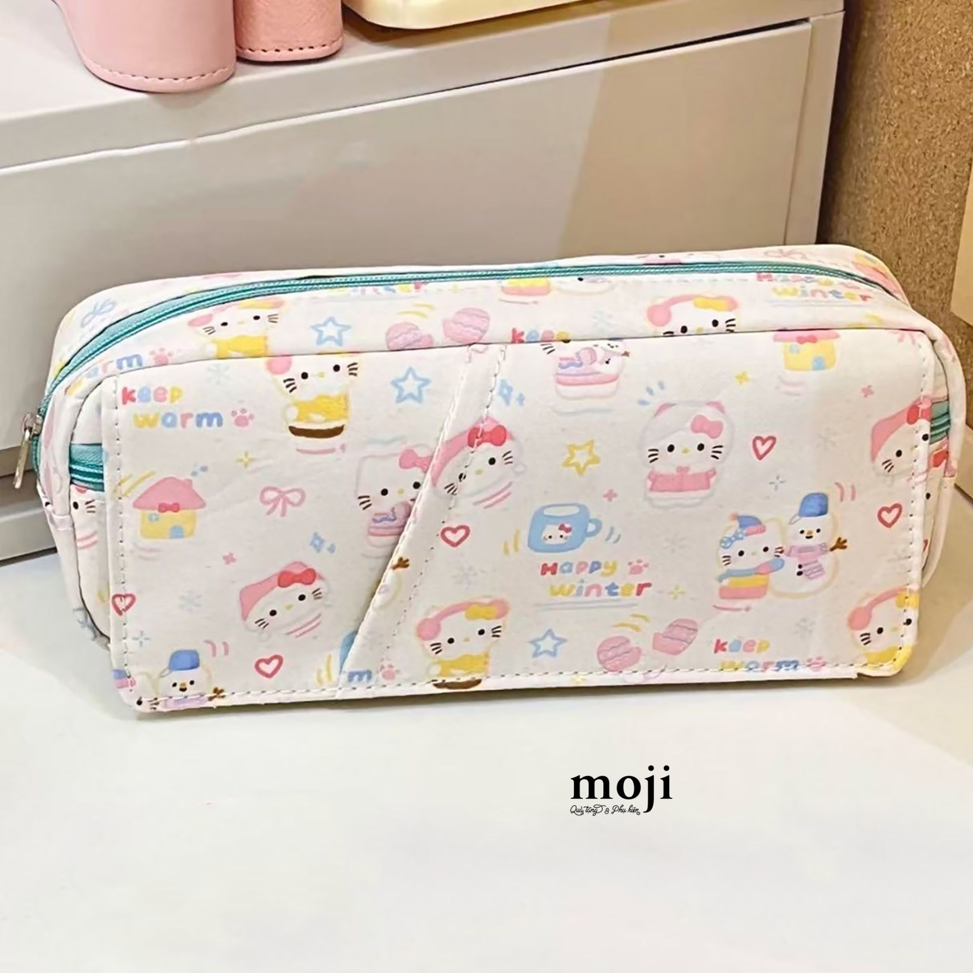 Hộp bút lớn Sanrio family Hello Kitty happy winter 7x8x20