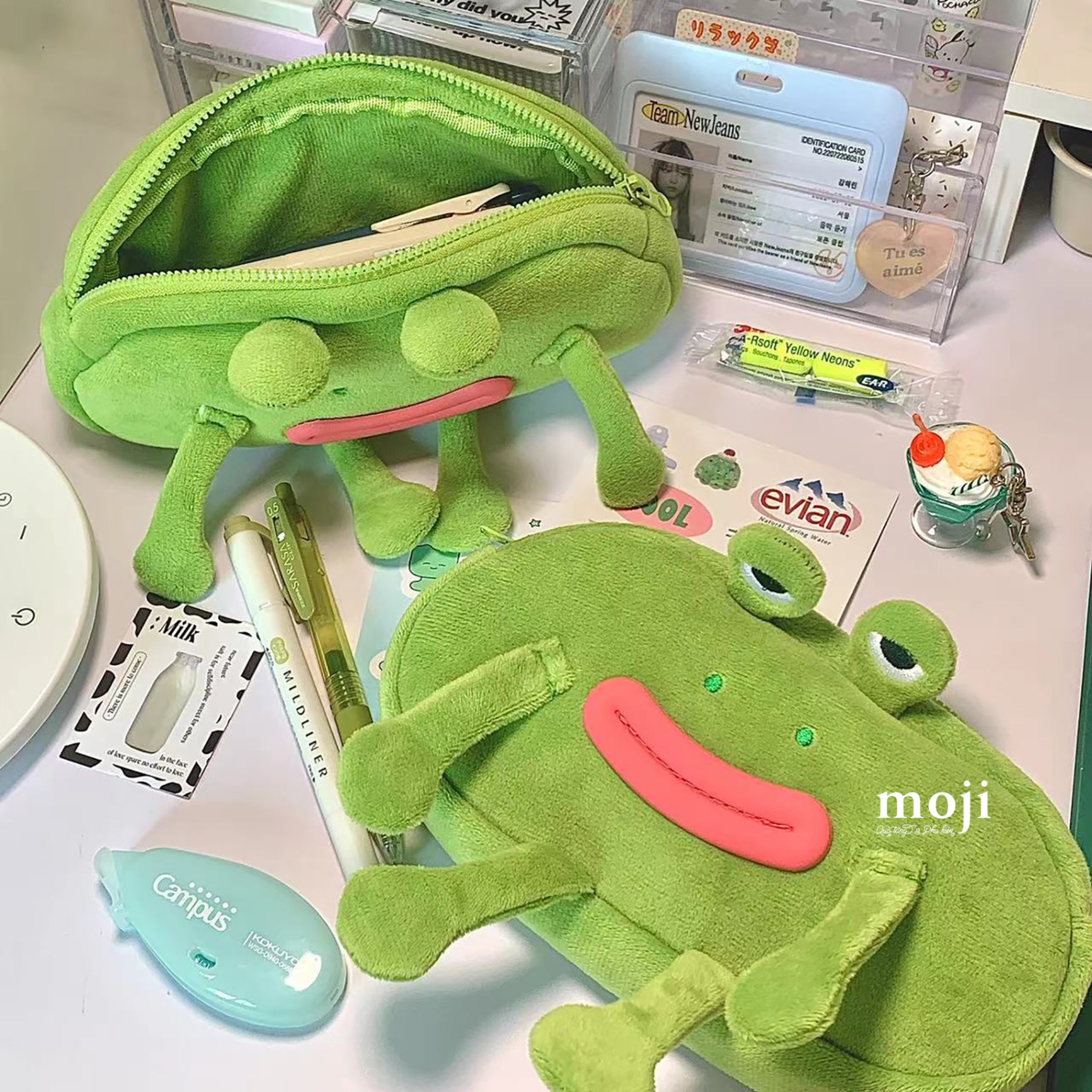 Hộp bút lớn Funny vibes frog ếch xanh môi dày 3x10x20