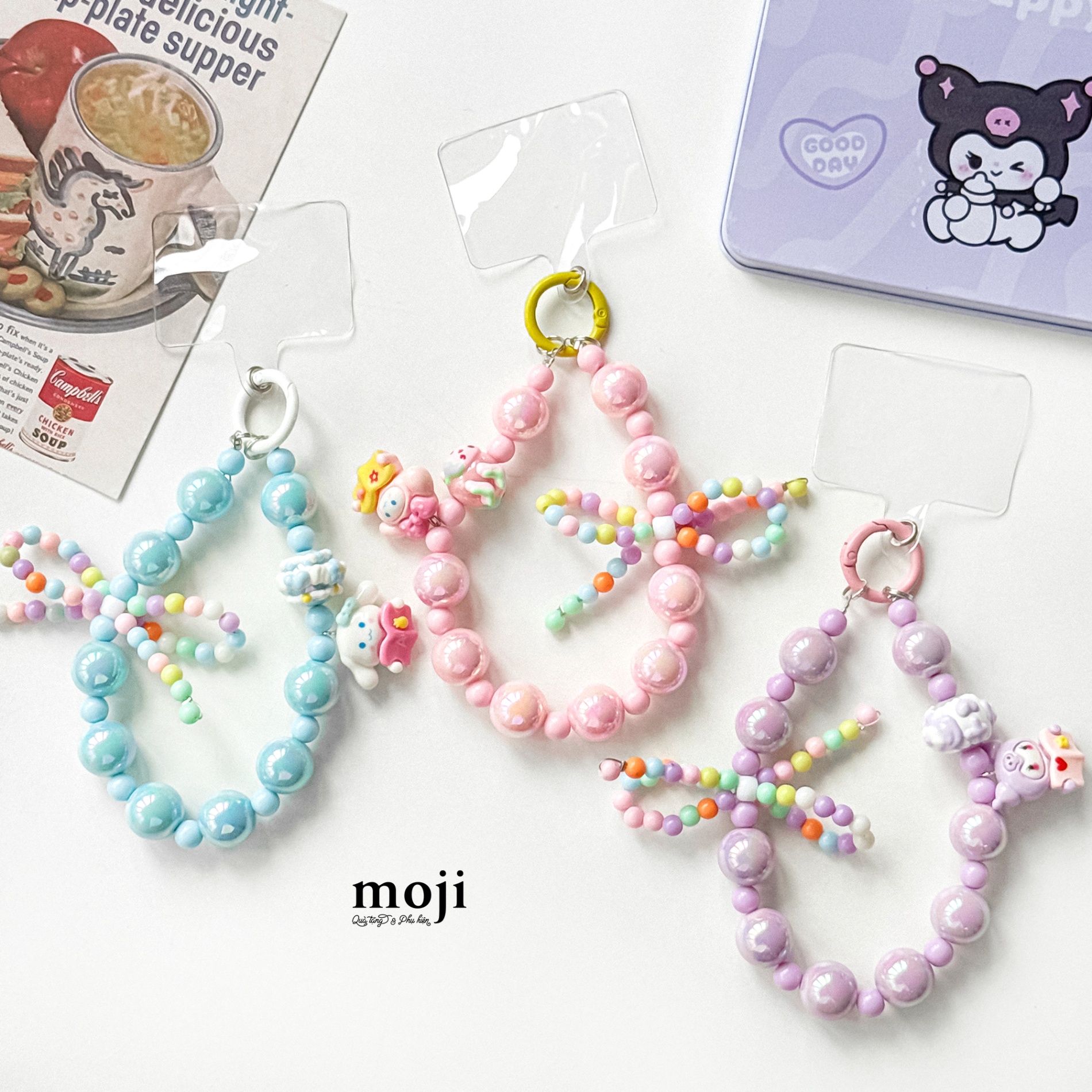 Dây đeo điện thoại Sanrio family đọc sách hạt kết bow nơ kèm phụ kiện