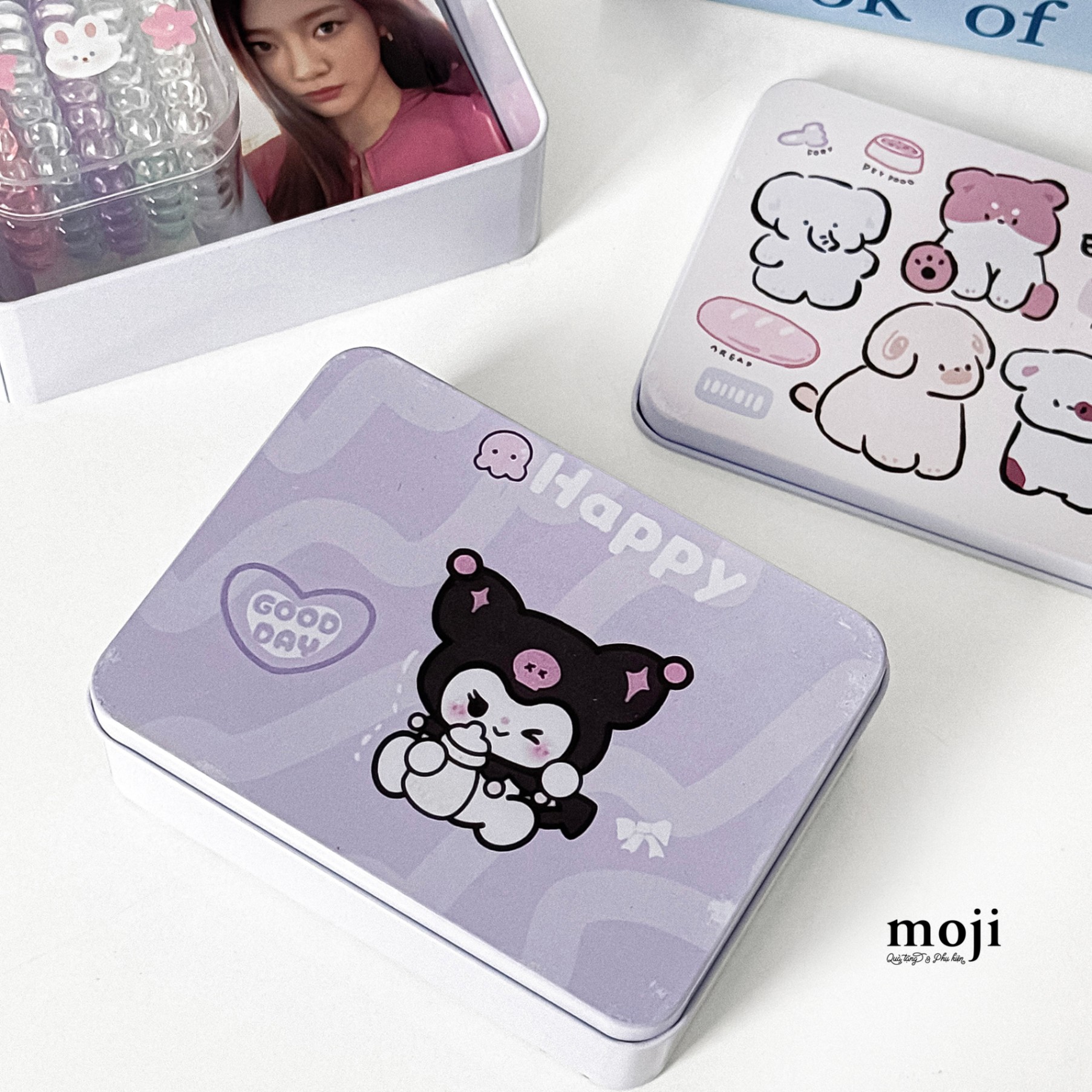 Hộp đa năng mini kim loại Sanrio family good day nền họa tiết 4x9x12