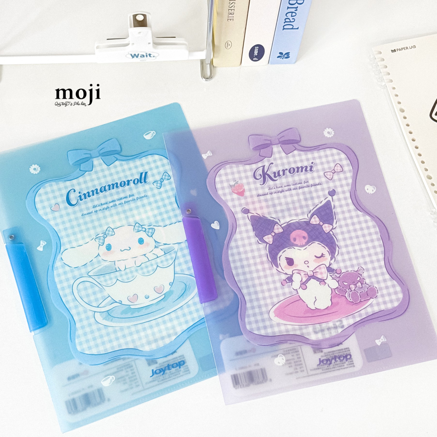 Kẹp tài liệu A4 Sanrio family nền kẻ ô trong nơ ruy băng 28x35