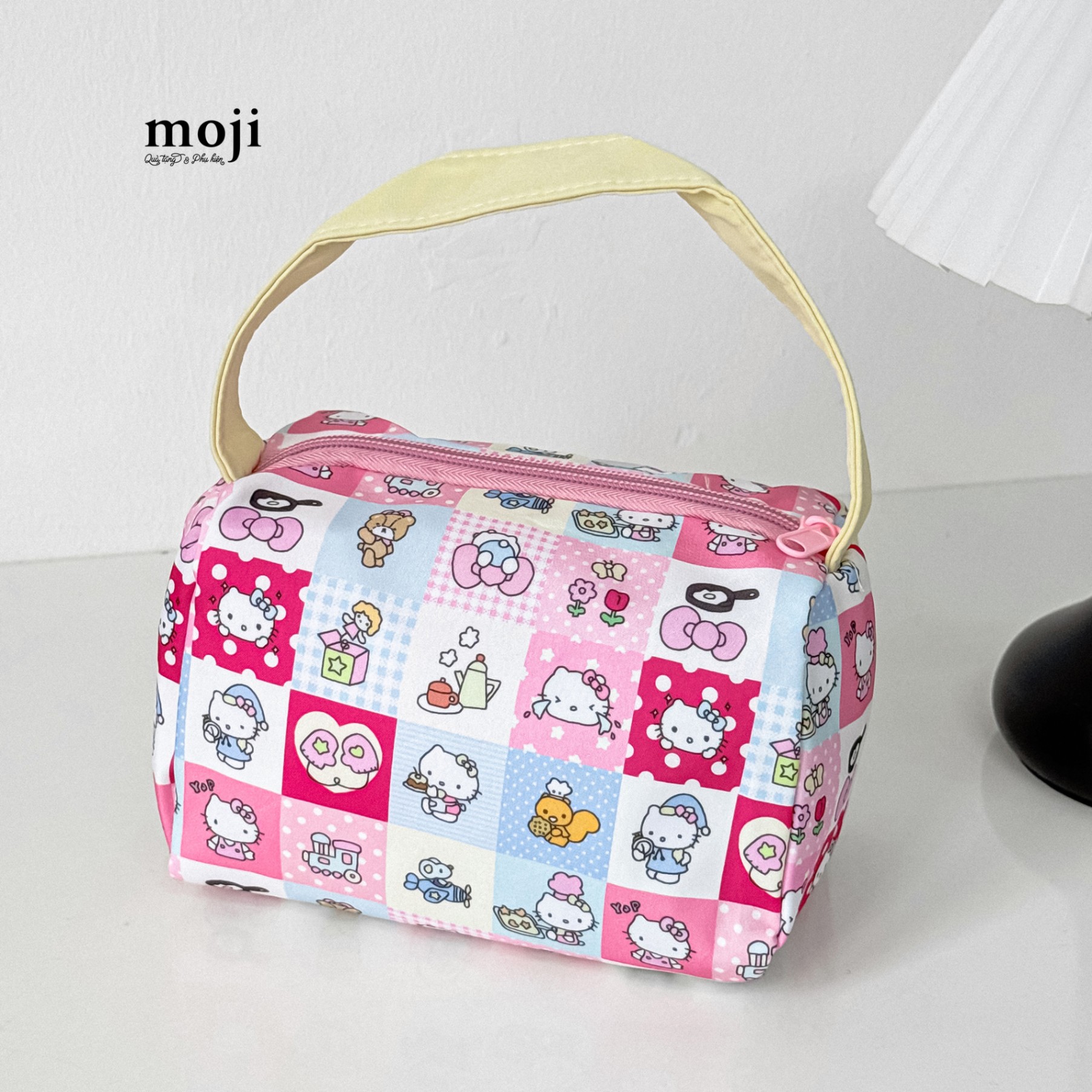 Túi đựng mỹ phẩm Sanrio family Hello Kitty ô vuông họa tiết 15x17