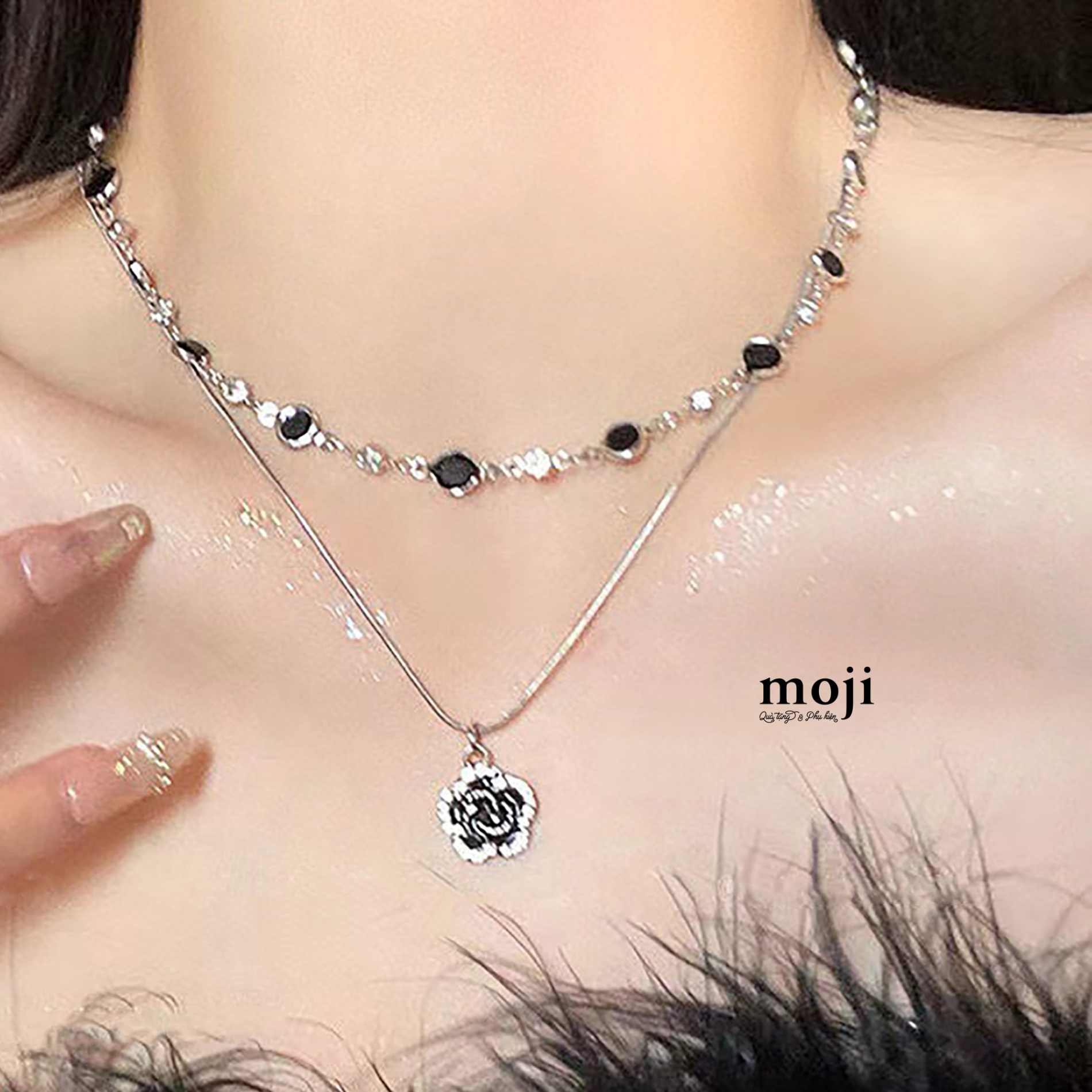 Dây chuyền mạ bạc đôi Black flower circle hình tròn