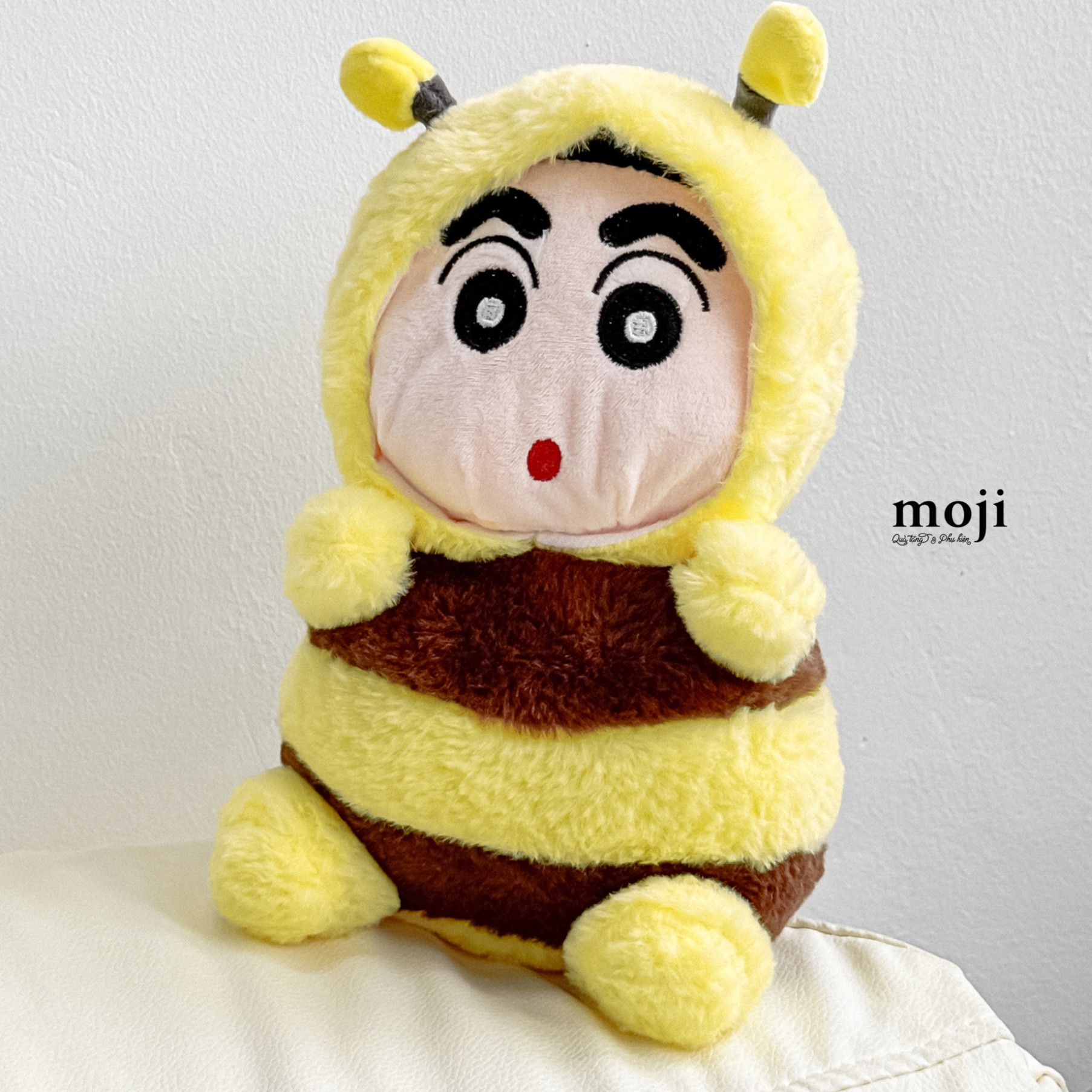 Gấu bông MS Shinchan cosplay bee chú ong ngồi 23cm