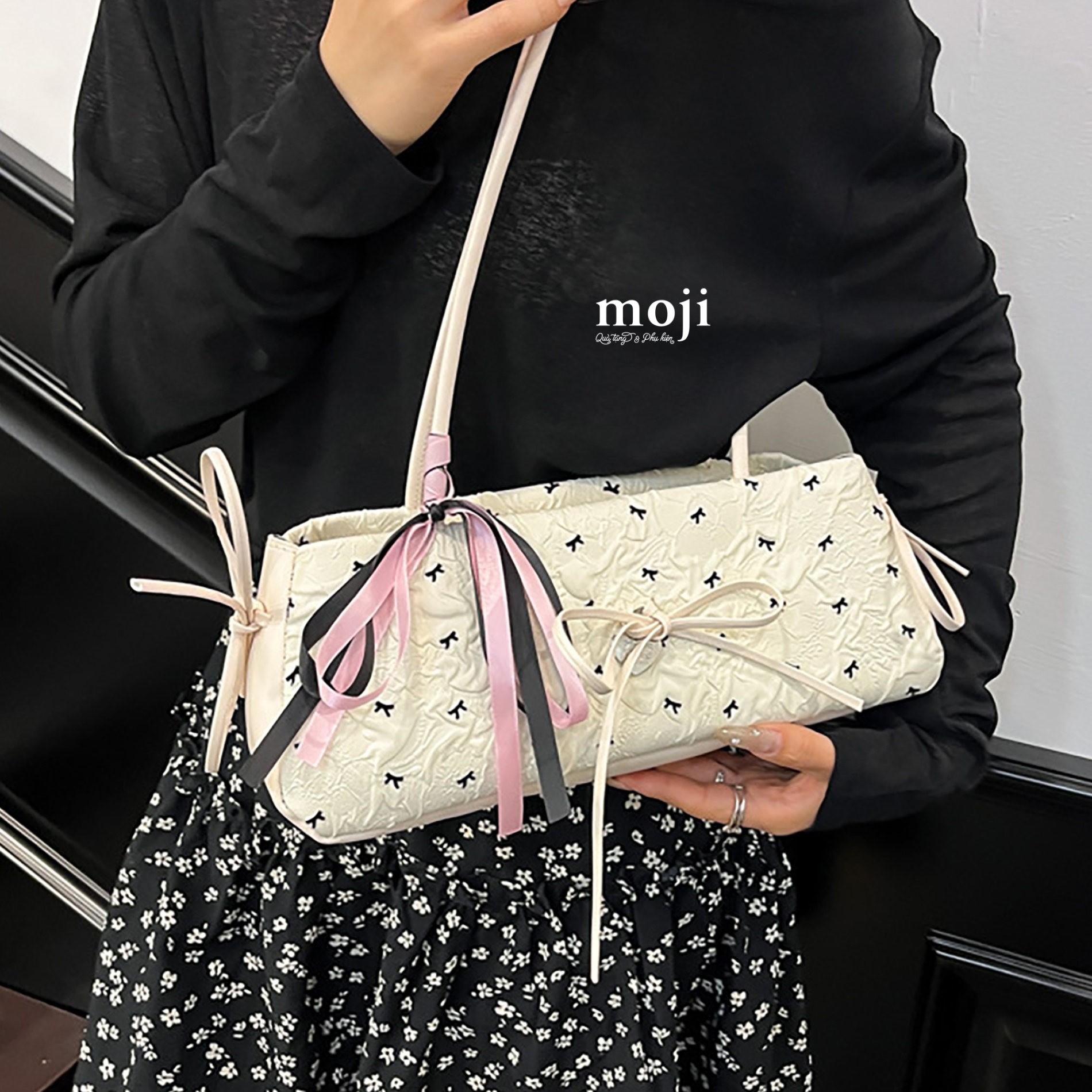 Túi đeo da Hình thang little black bow nơ nền họa tiết dập nổi ruy băng 9x11x31