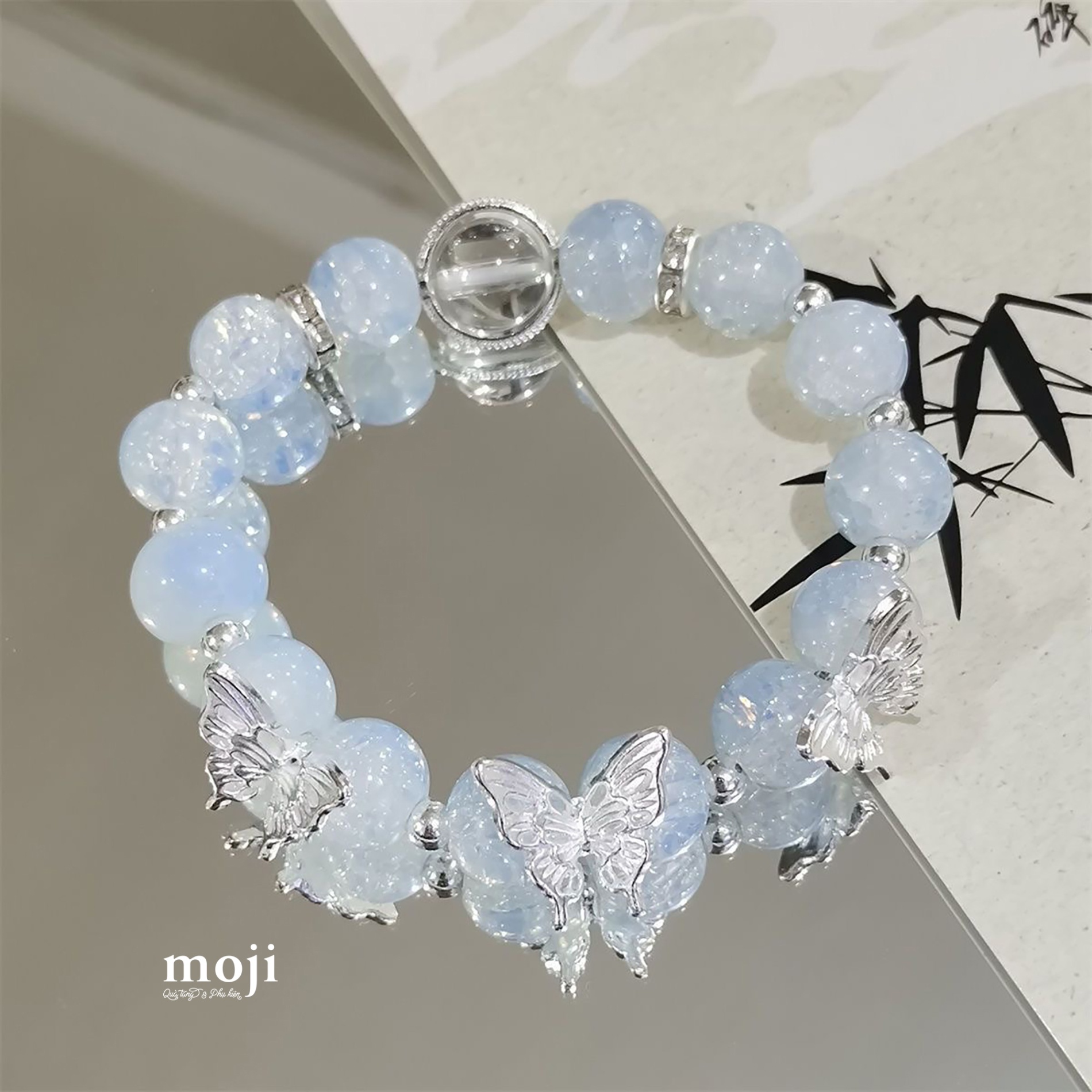 Vòng tay mạ bạc Triple butterfly chuỗi hạt tròn