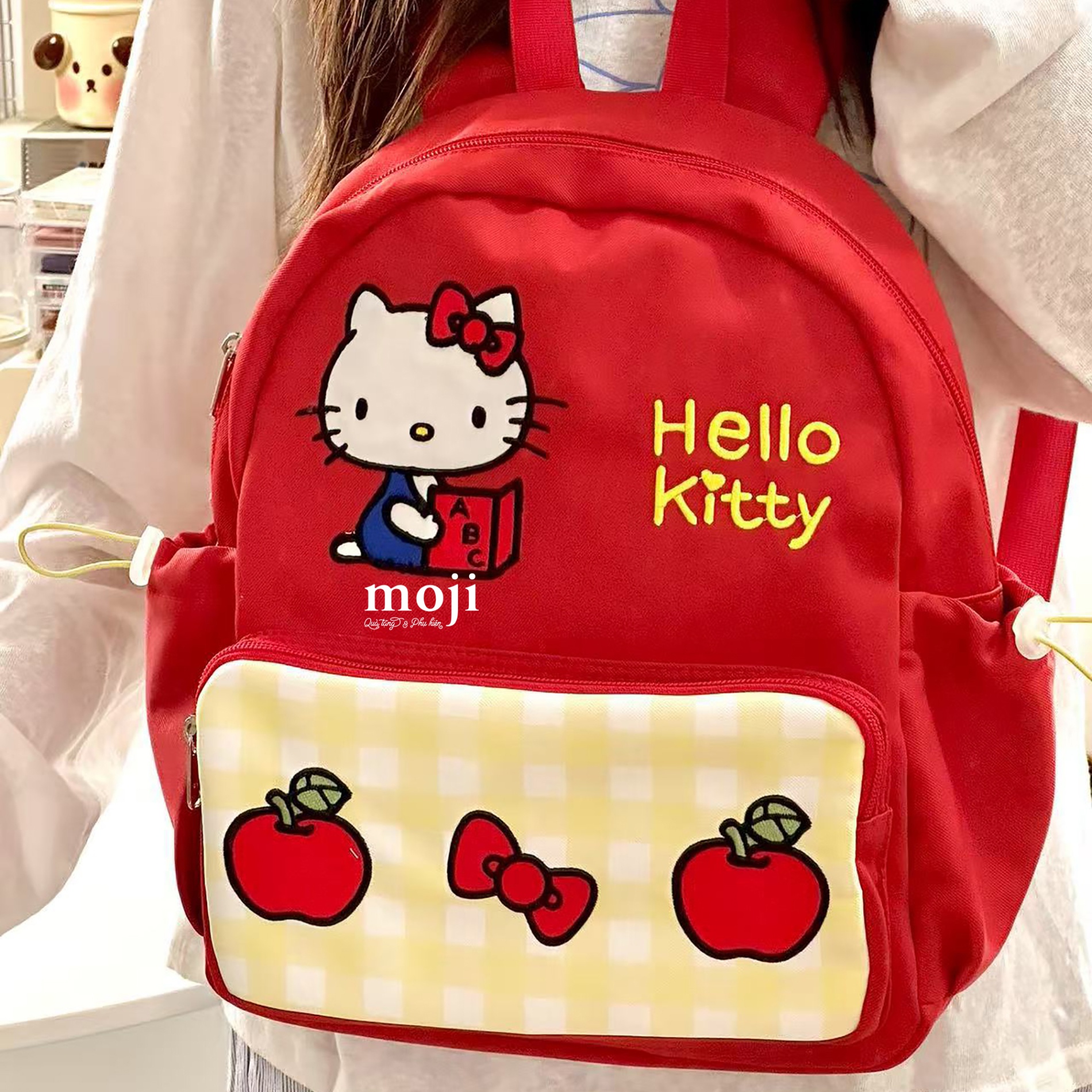 Balo vải Sanrio family Hello Kitty ngồi đọc sách 29x32