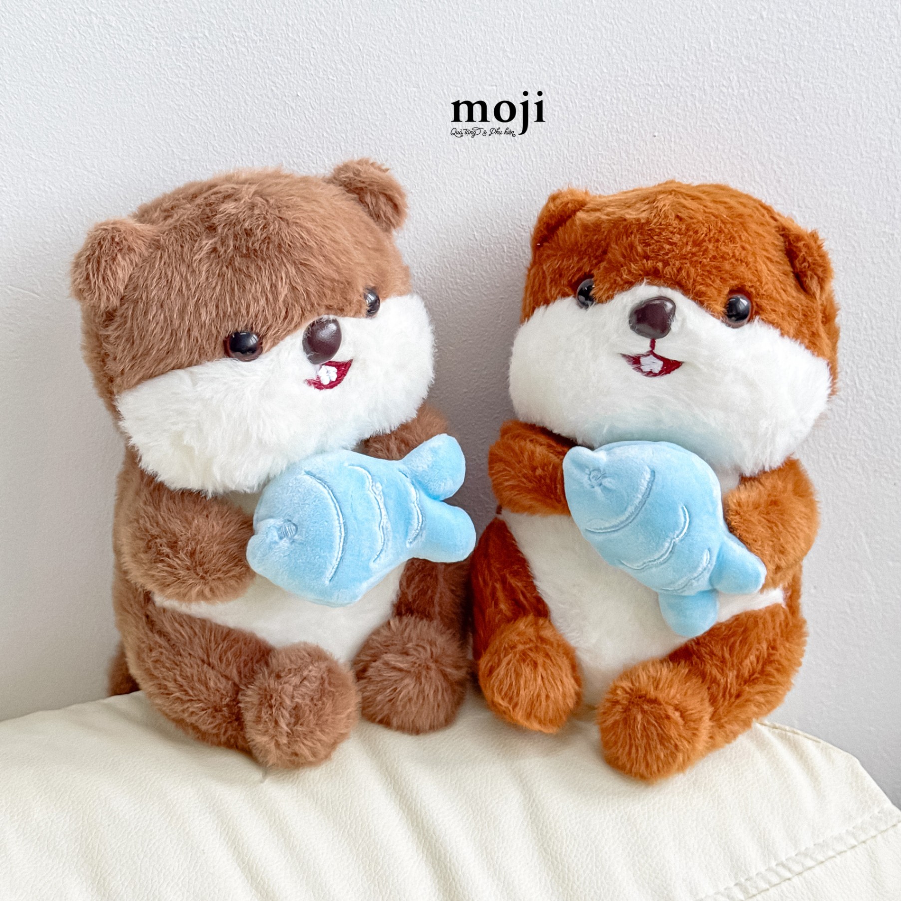 Gấu bông MS Otter rái cá ngồi ôm cá nhỏ 22cm