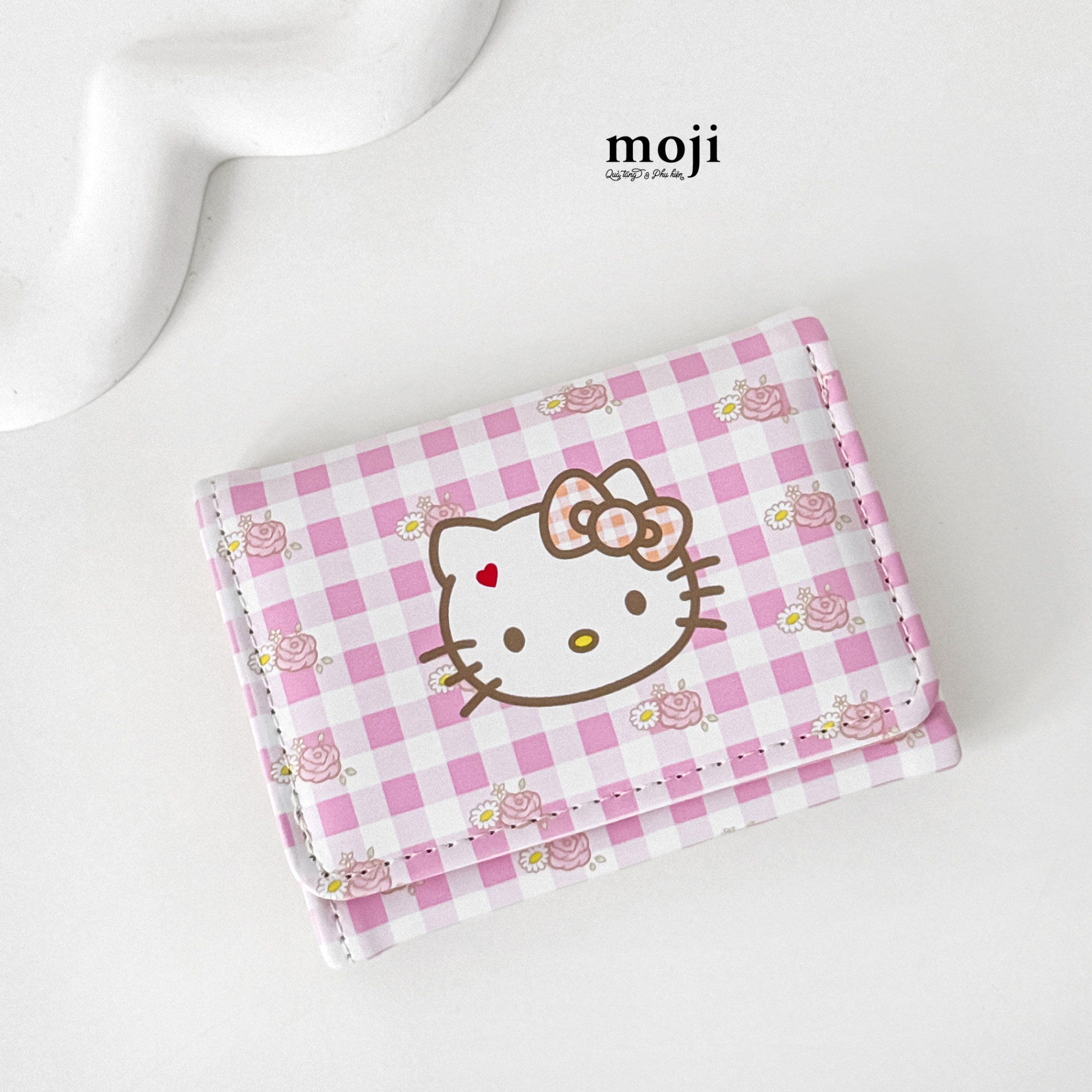 Ví da gập ngắn Sanrio family Hello Kitty face flower nền kẻ ô 9x11