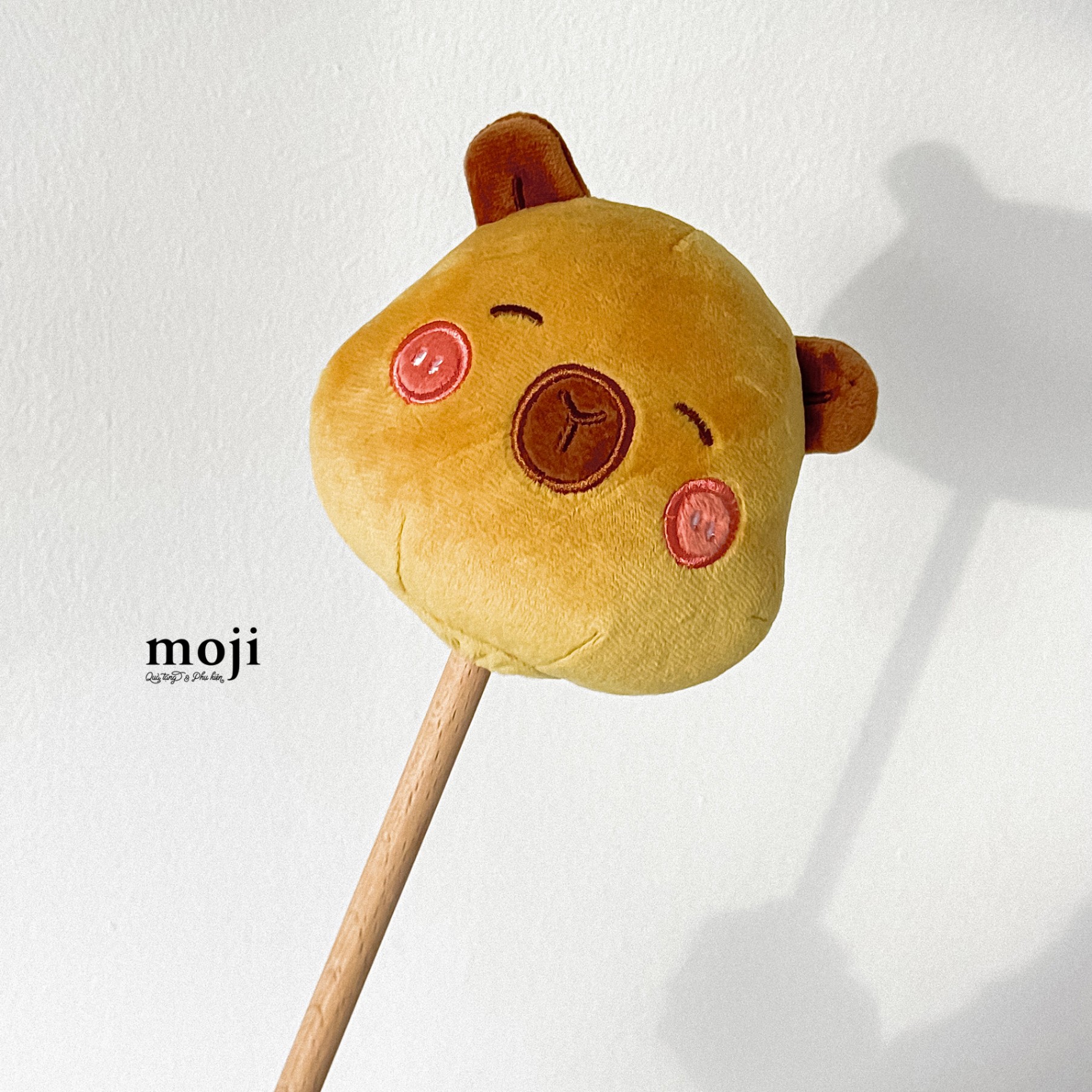 Gậy mát xa cục bông Capybara happy face má hồng