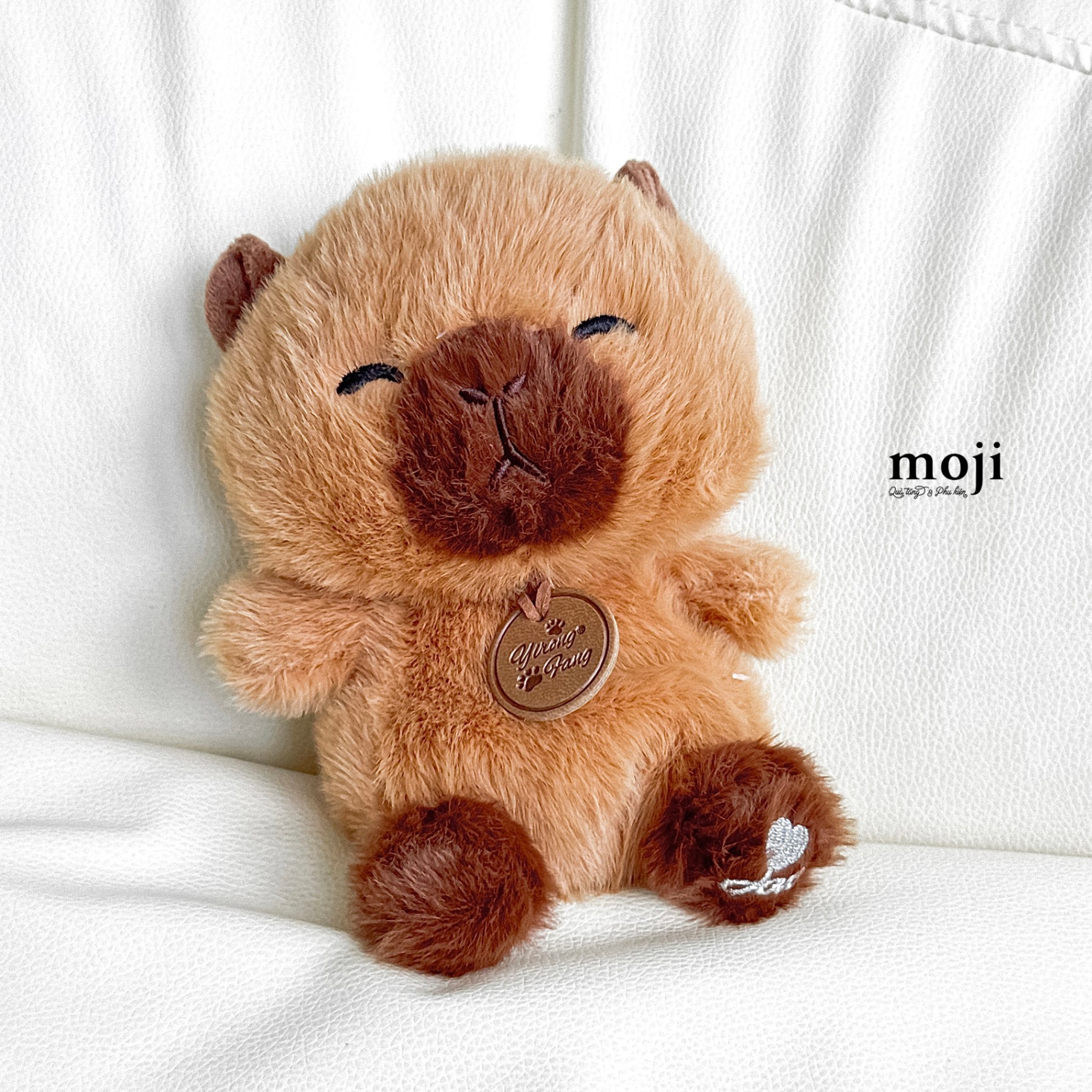 A.750 Gấu bông MS Baby capybara đeo vòng cổ ngồi scented plush 17cm