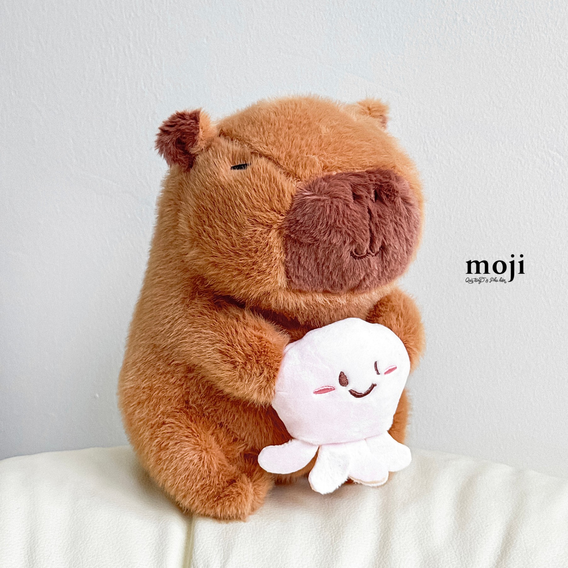 A.750 Gấu bông MS Capybara ôm hải sản 20cm