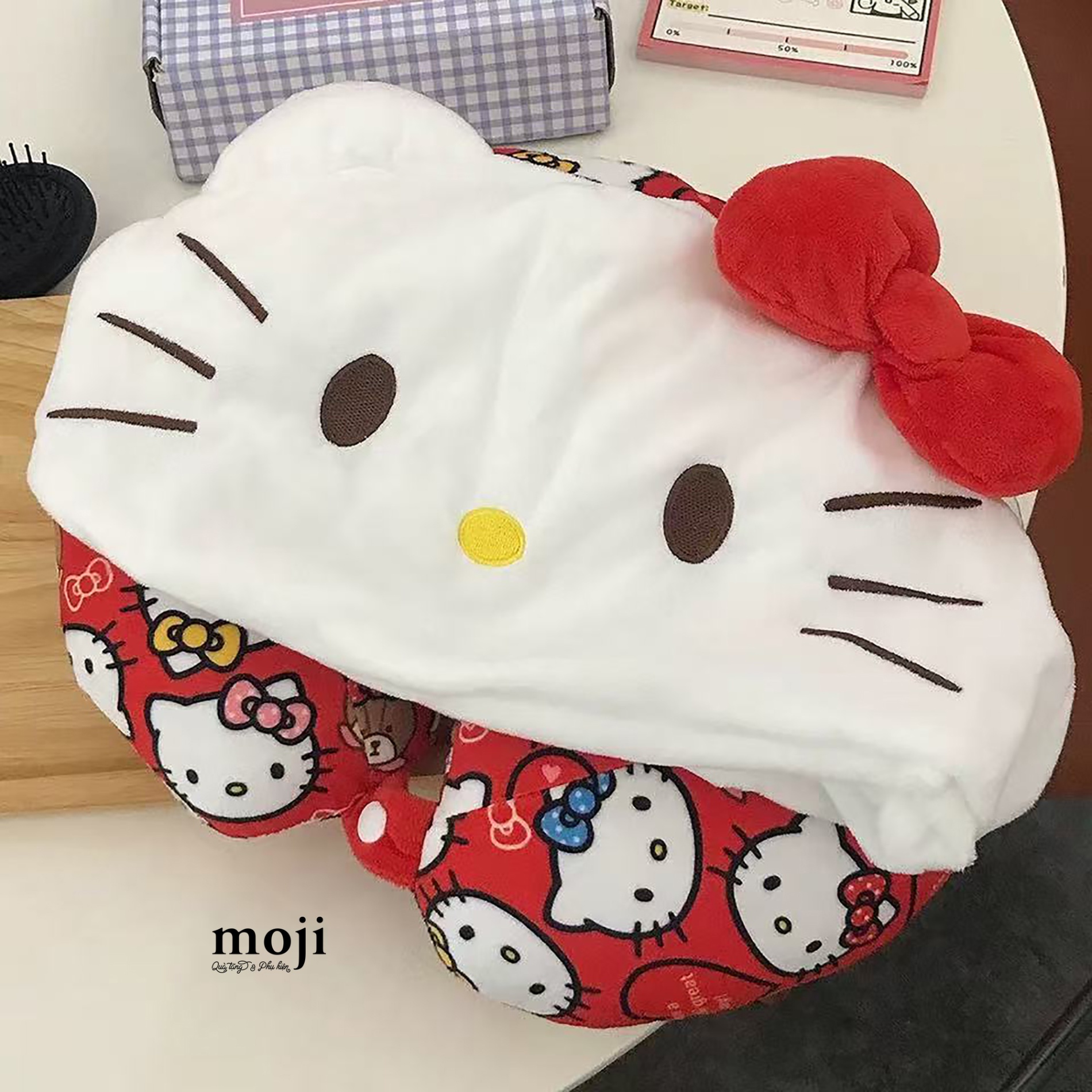 A.770 Gấu bông chữ U có mũ Sanrio family Hello Kitty face nơ màu