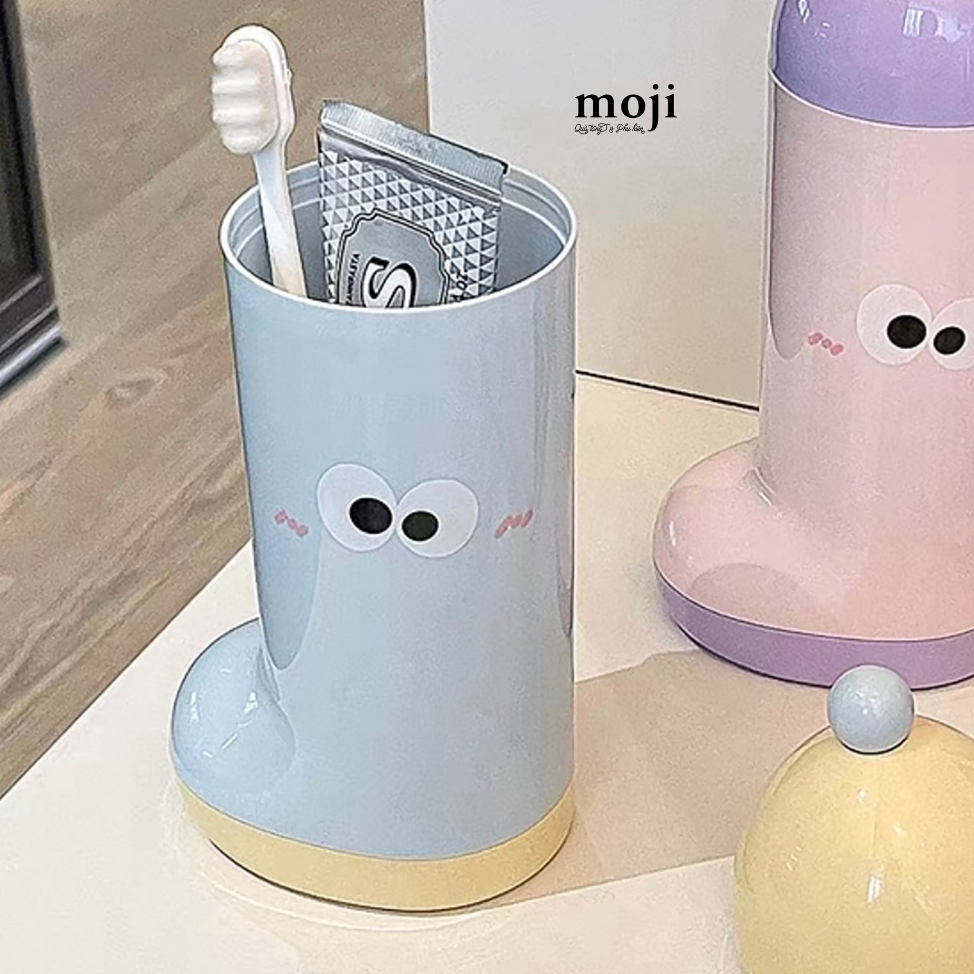 A.054 Hộp đựng bàn chải đánh răng dáng ủng big eyes 7x9x21