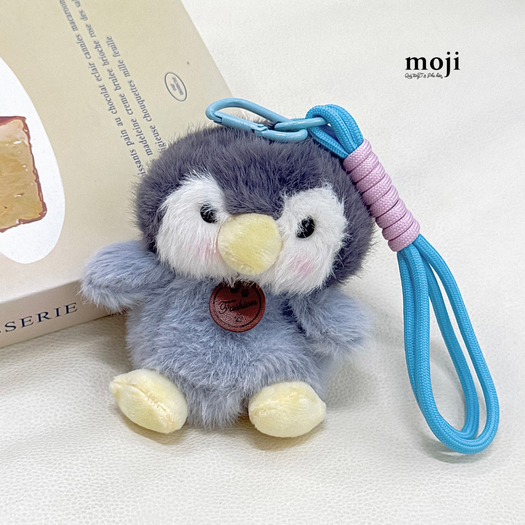 B.05A Móc khóa hạt thơm Penguin chim cánh cụt đeo vòng cổ