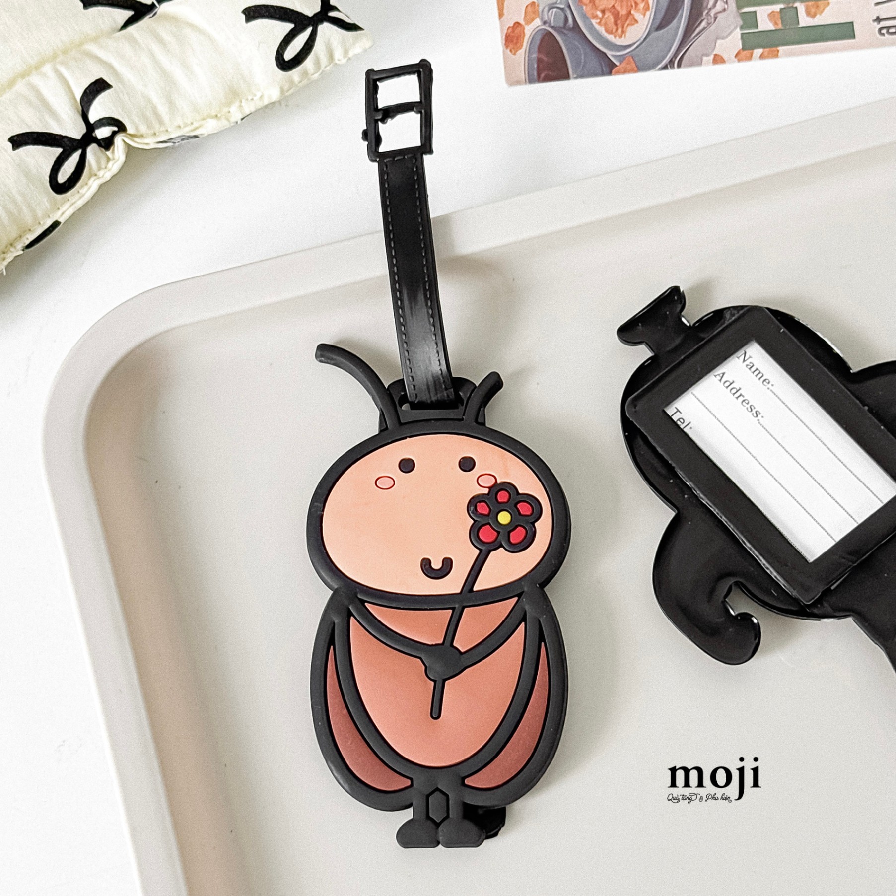 Luggage tag Tiểu cường cầm hoa