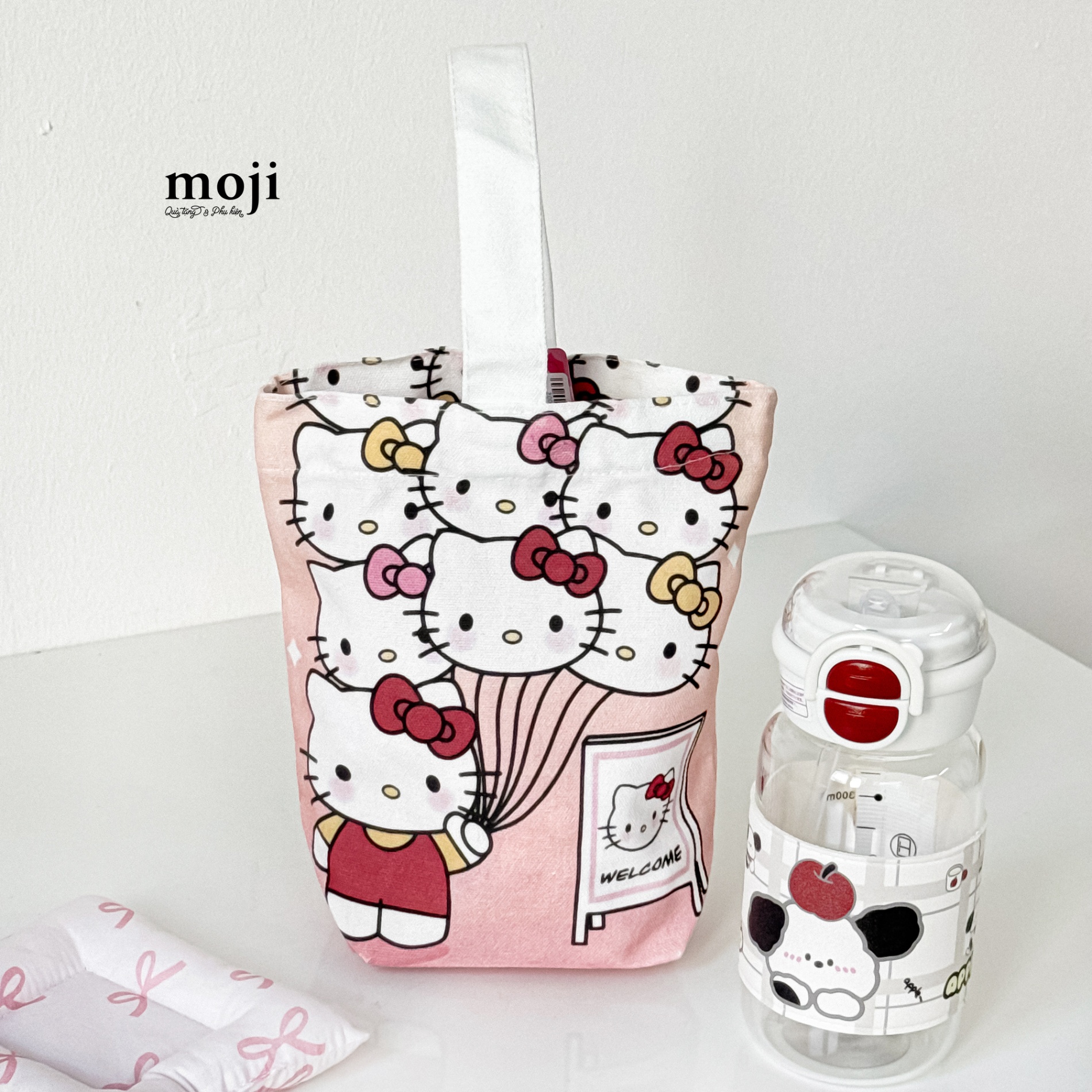 Túi đựng bình nước Sanrio family Hello Kitty cầm chùm bóng 10x11x21