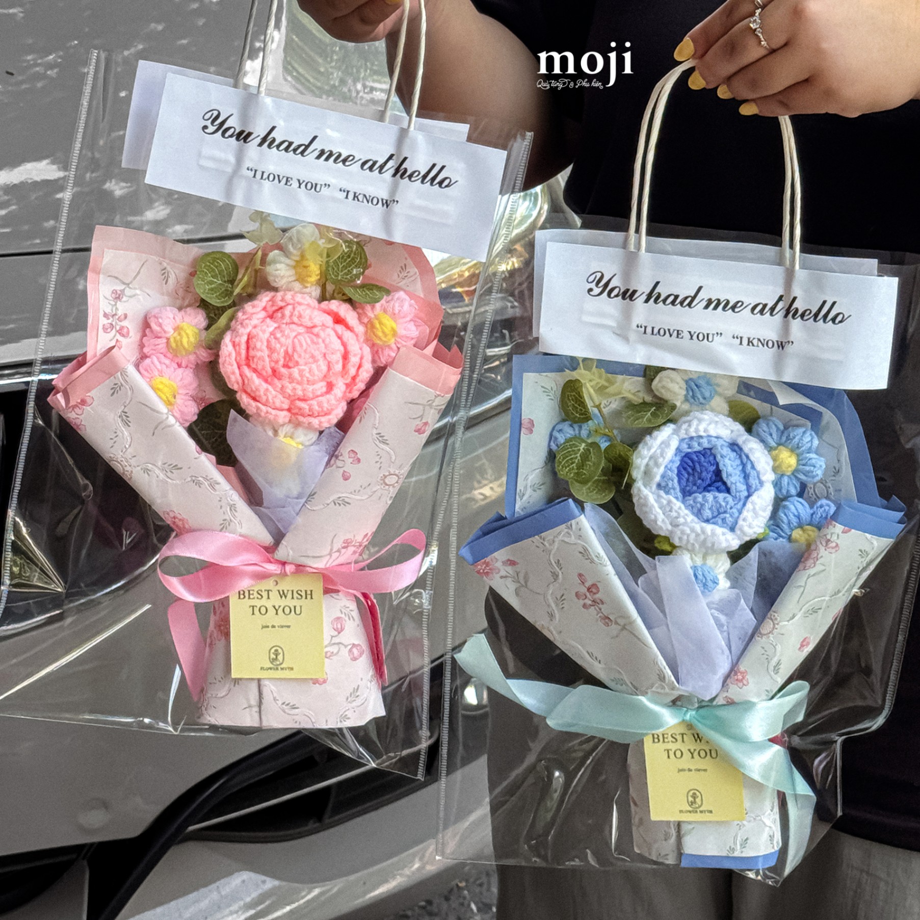 Hoa móc len bó hoa hồng mix and match nền hoa lá ruy băng viền màu 7 bông 26cm