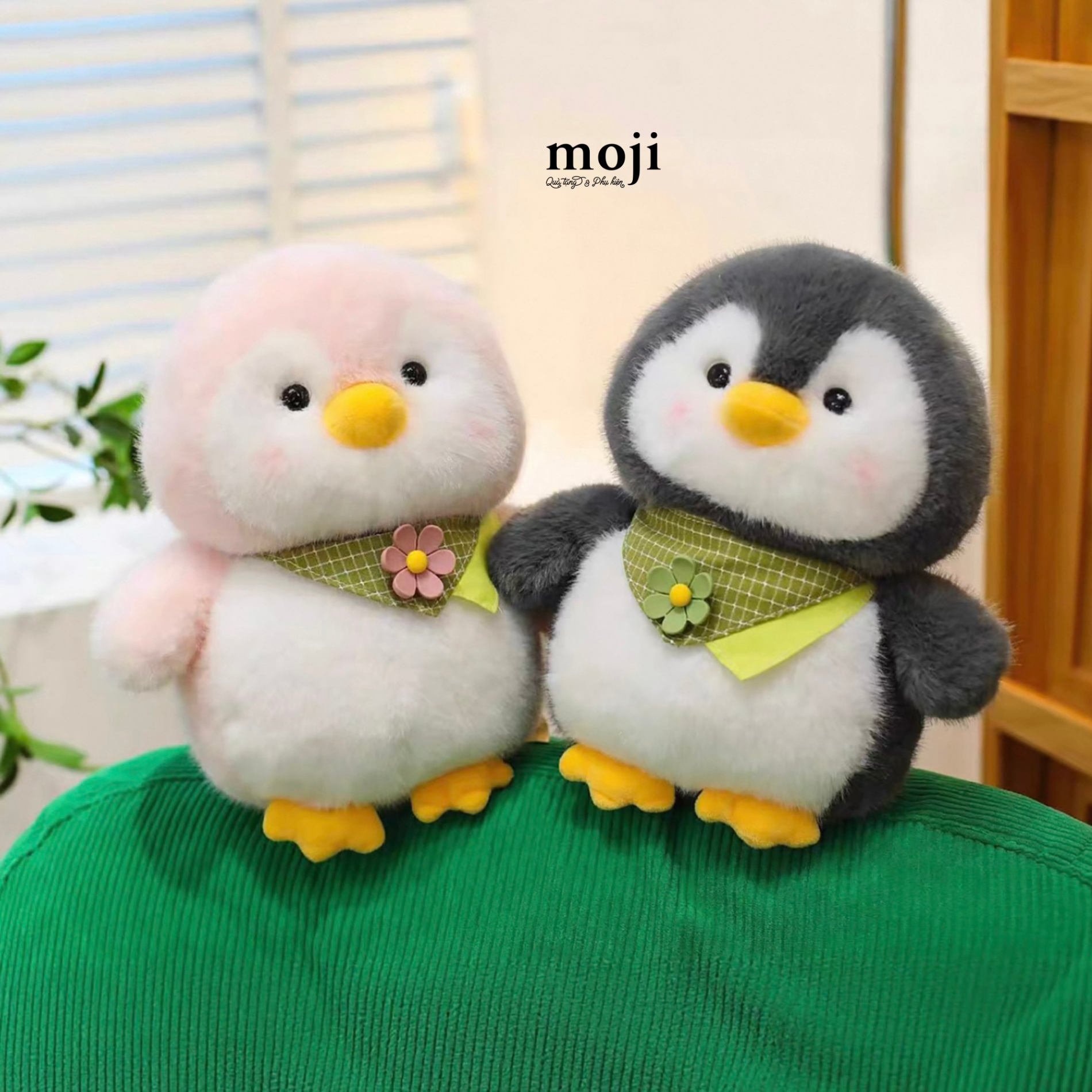 A.750 Gấu bông MS Penguin chim cánh cụt đeo yếm hoa 23cm