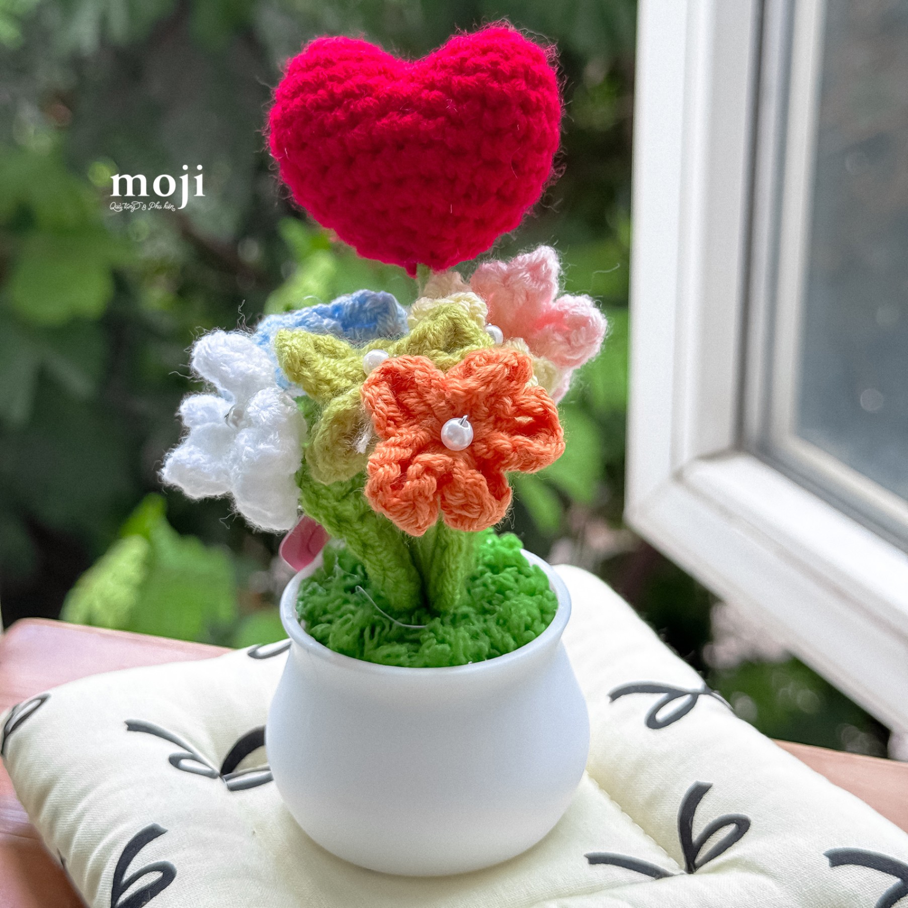 Hoa móc len chậu hoa Heart basic flower nhụy hạt ngọc trai 7 bông 14cm